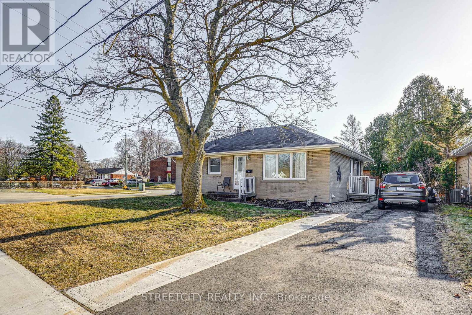 2 Meehan Street, St. Thomas, Ontario  N5R 4K5 - Photo 6 - X12028954