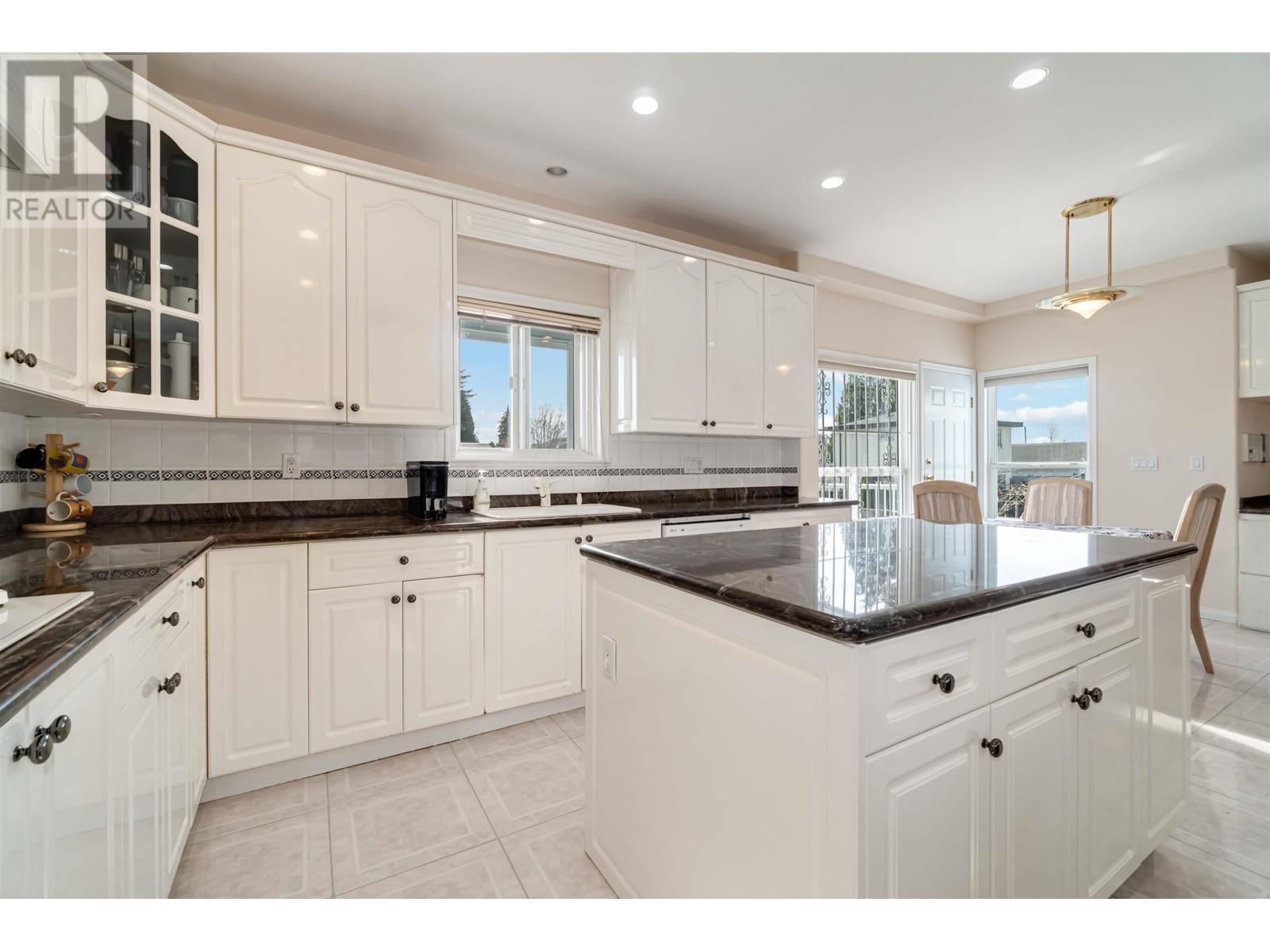 8362 13 Avenue, Burnaby, British Columbia  V3N 2G7 - Photo 12 - R2978700