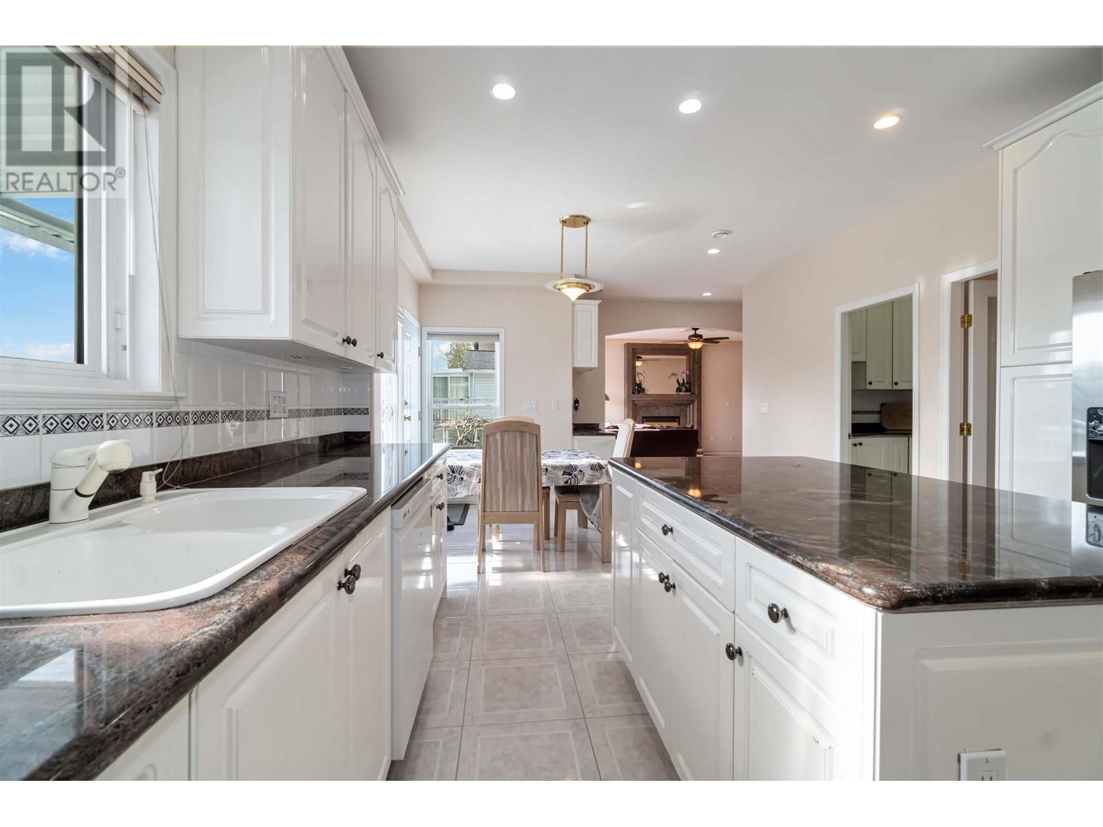 8362 13 Avenue, Burnaby, British Columbia  V3N 2G7 - Photo 10 - R2978700