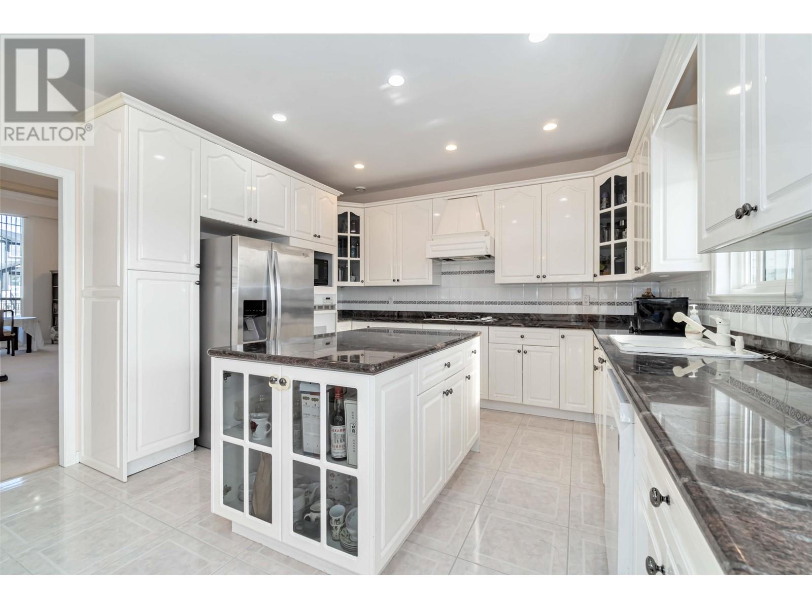 8362 13 Avenue, Burnaby, British Columbia  V3N 2G7 - Photo 9 - R2978700