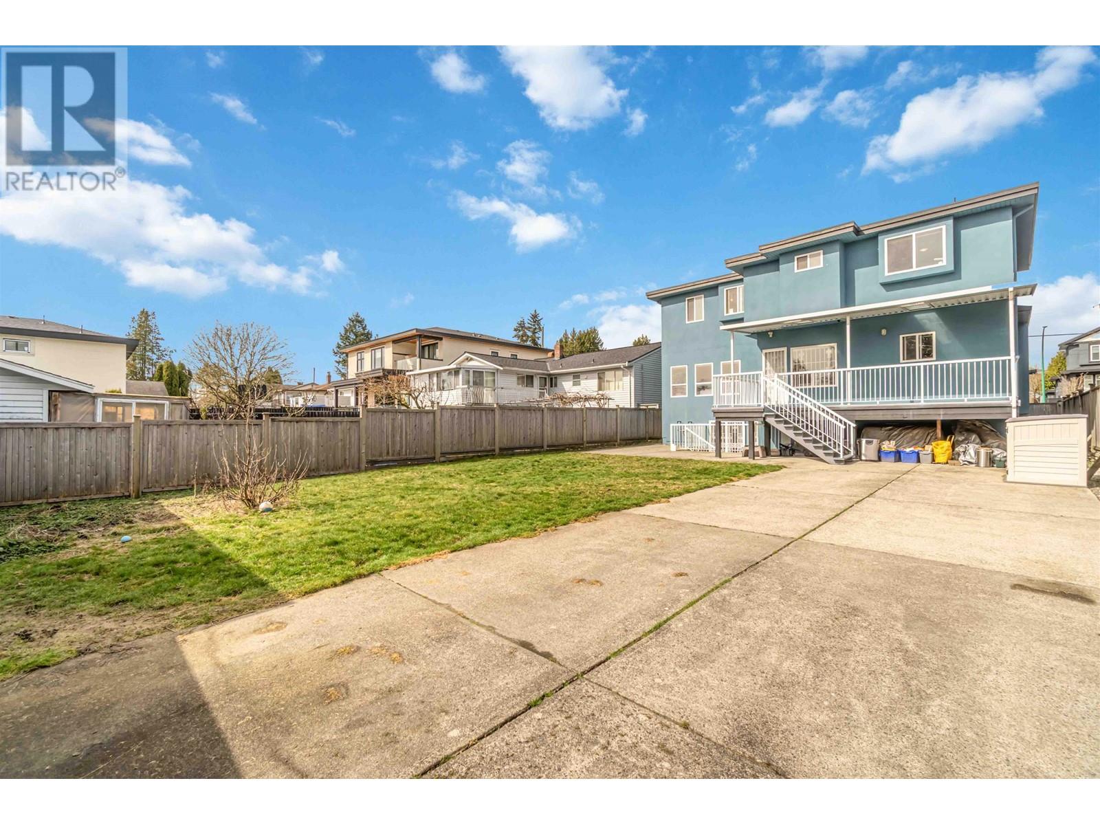 Property at 8362 13 AVENUE image 3