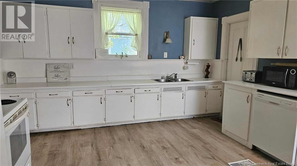 872 Main Street, Sussex, New Brunswick  E4E 2M5 - Photo 11 - NB114254