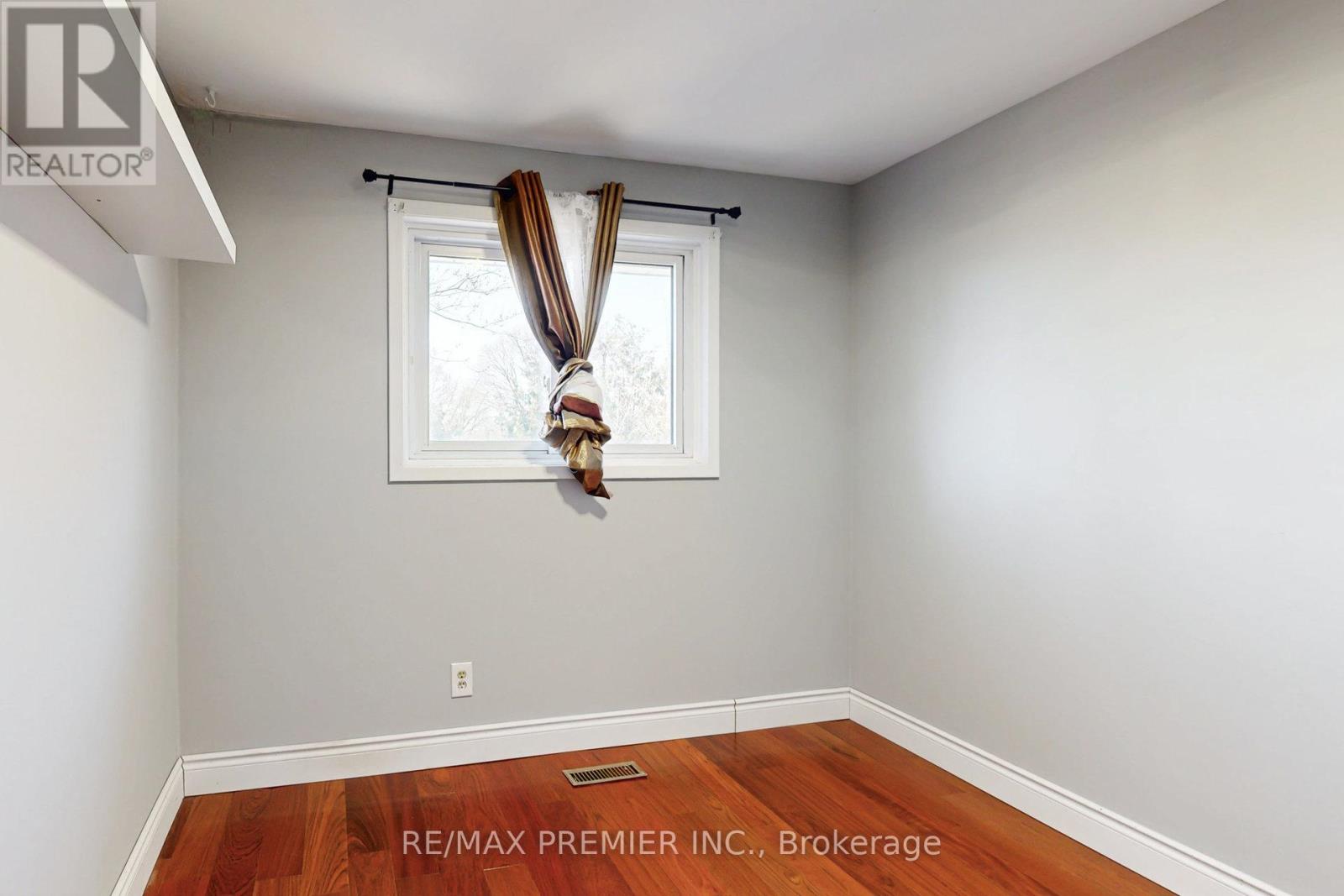 1342 Roylen Road, Oakville, Ontario  L6H 1V4 - Photo 13 - W12029029