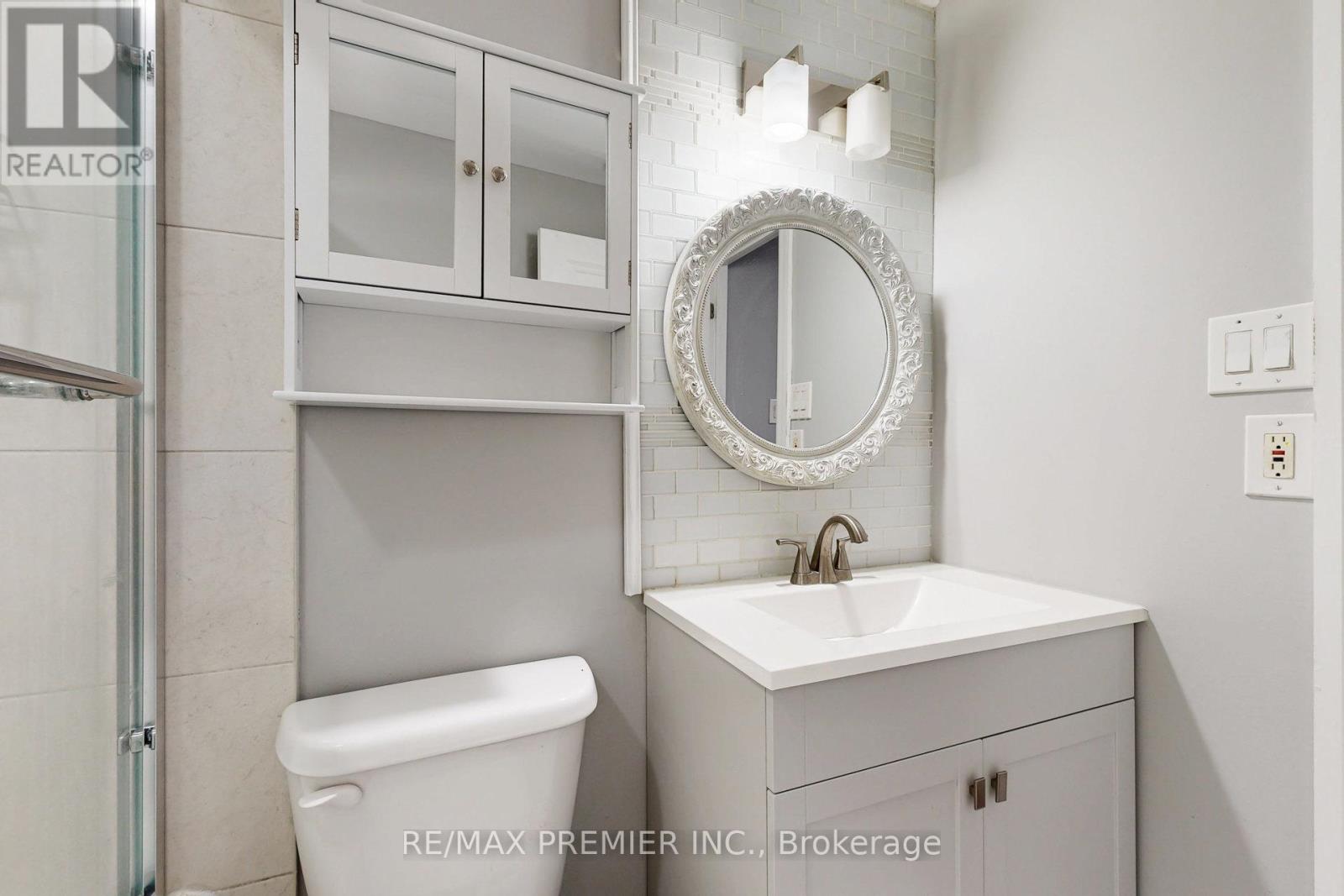 1342 Roylen Road, Oakville, Ontario  L6H 1V4 - Photo 16 - W12029029