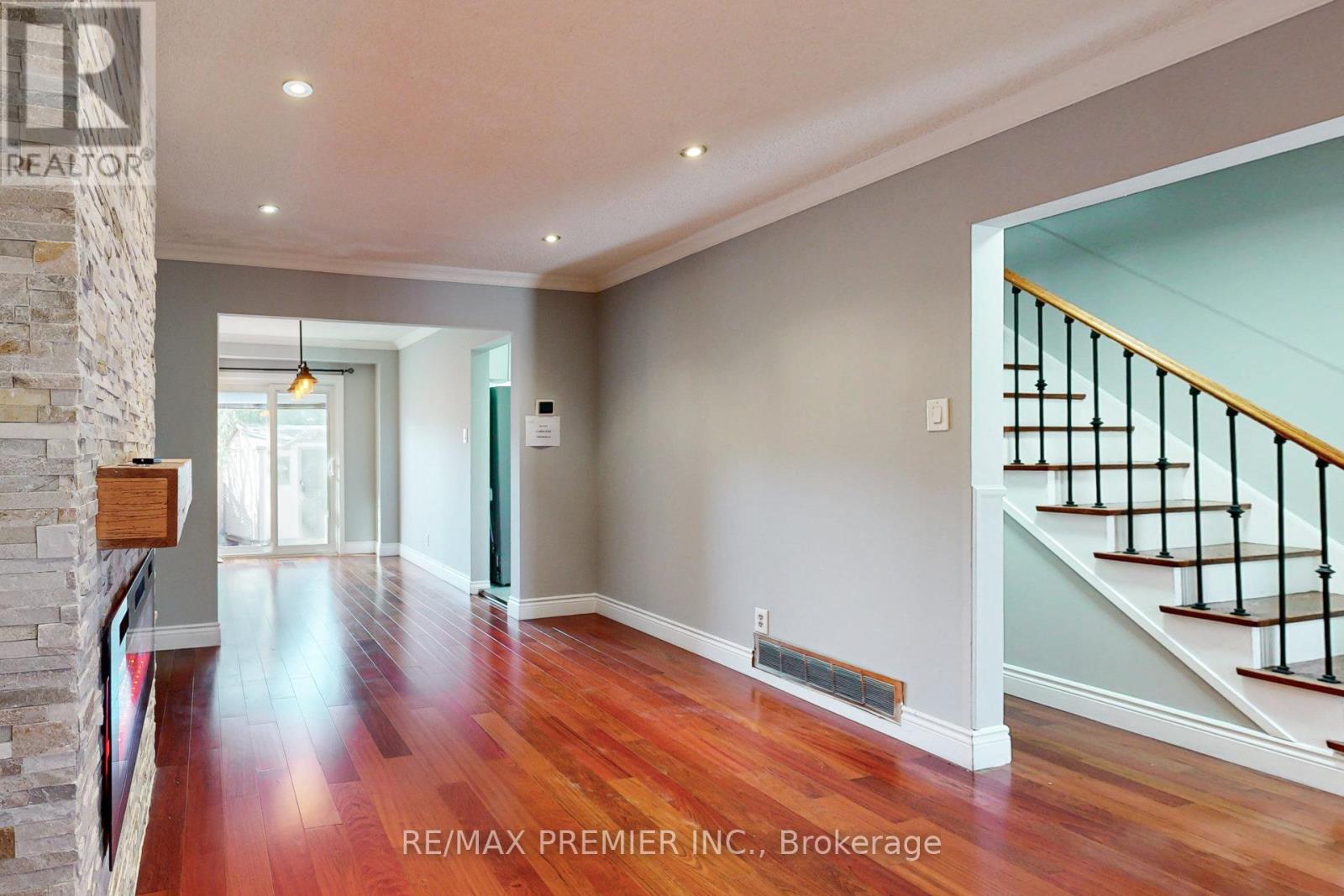 Property at 1342 ROYLEN ROAD image 5