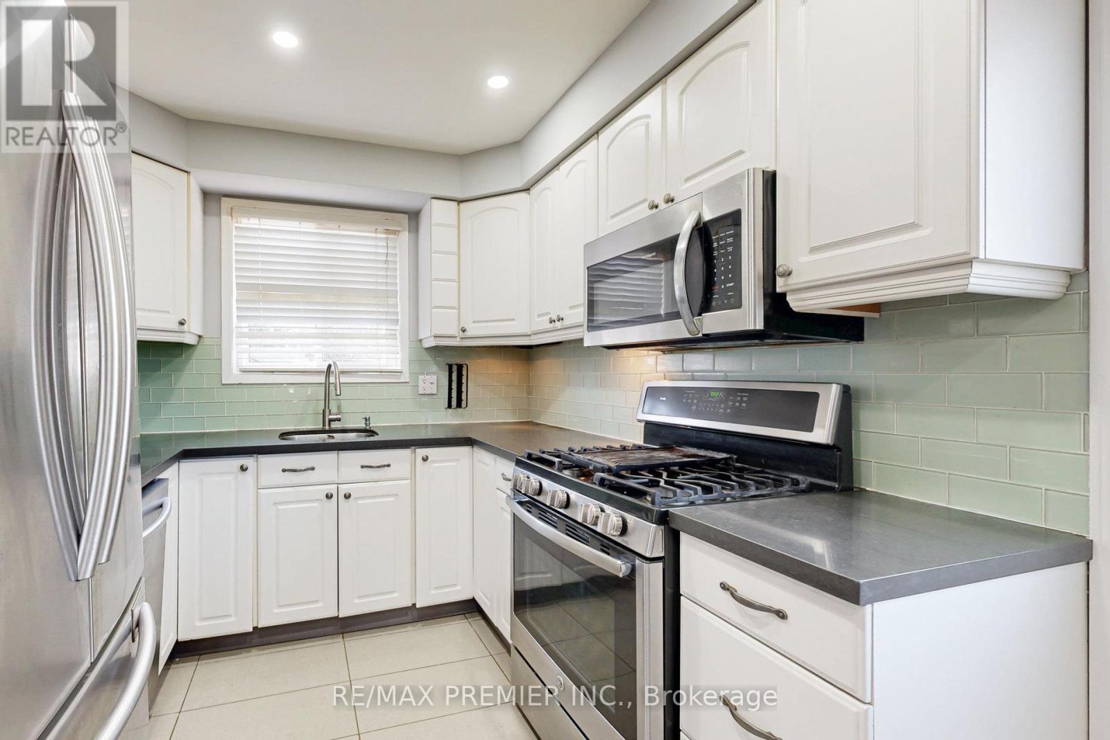 1342 Roylen Road, Oakville, Ontario  L6H 1V4 - Photo 9 - W12029029