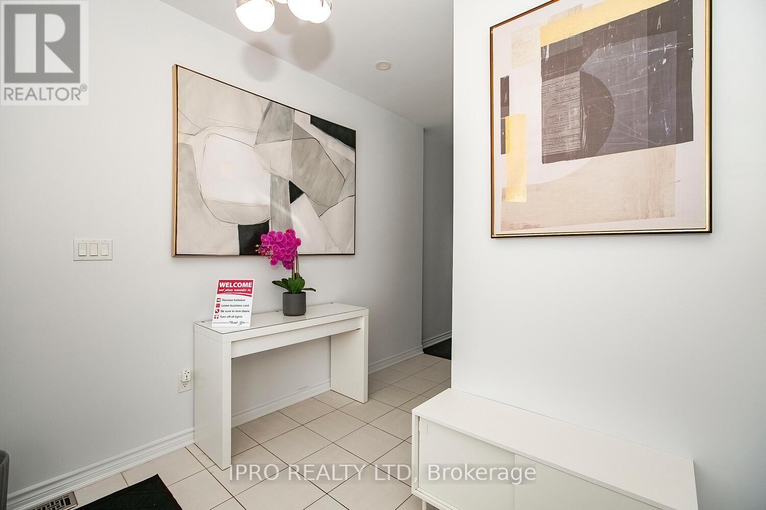 Property at 612 KENNEDY CIRCLE W image 4