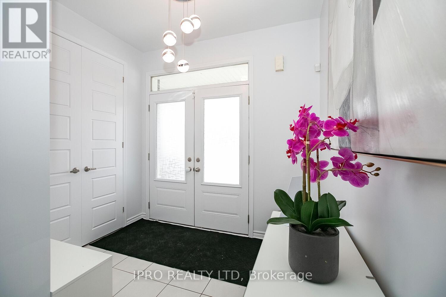 Property at 612 KENNEDY CIRCLE W image 5
