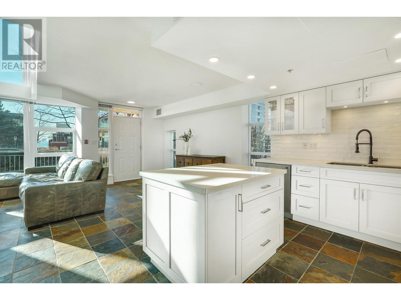 Th1 168 E Esplanade Avenue, North Vancouver, British Columbia  V7L 4X8 - Photo 11 - R2979746