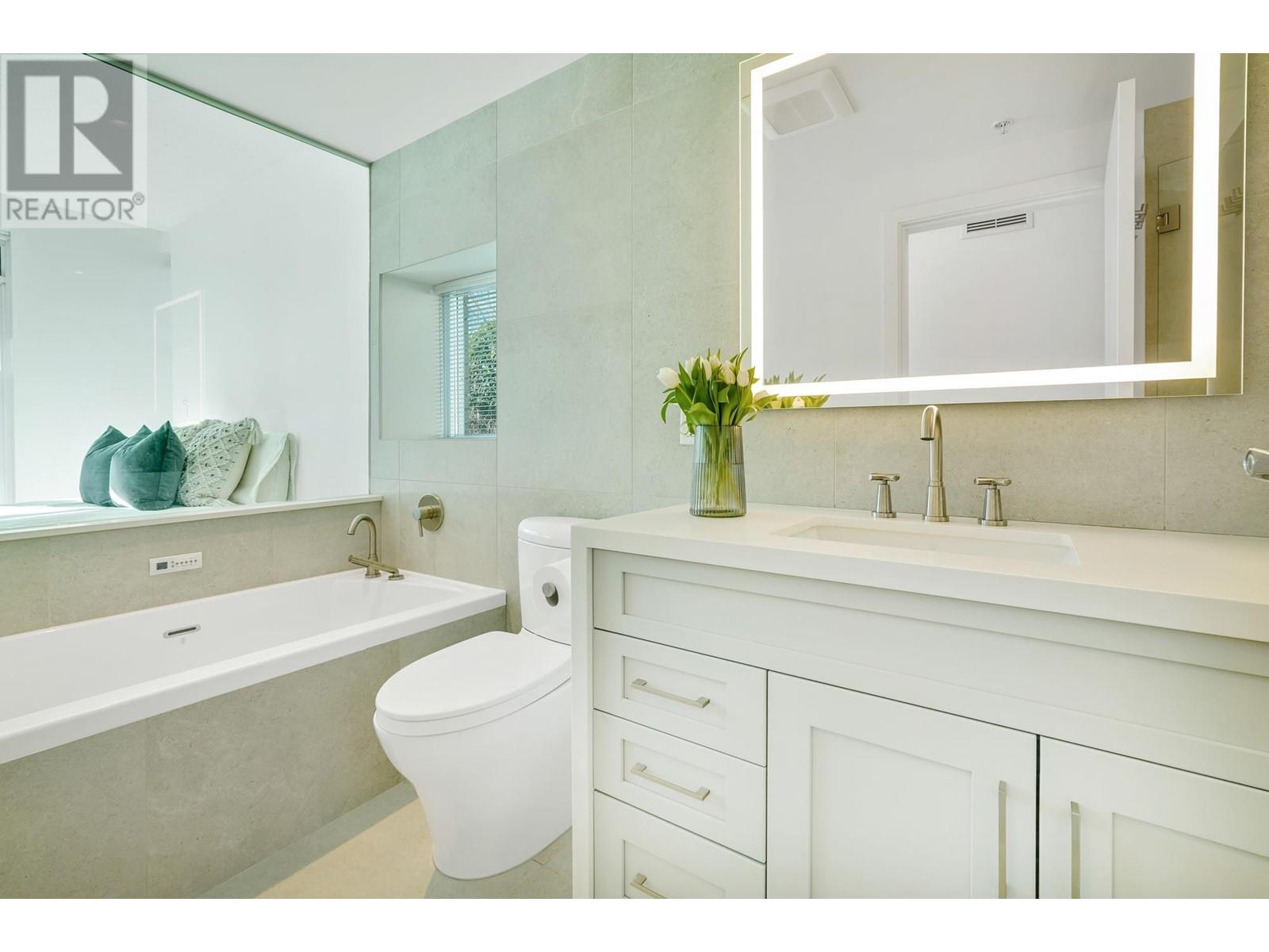 Th1 168 E Esplanade Avenue, North Vancouver, British Columbia  V7L 4X8 - Photo 23 - R2979746