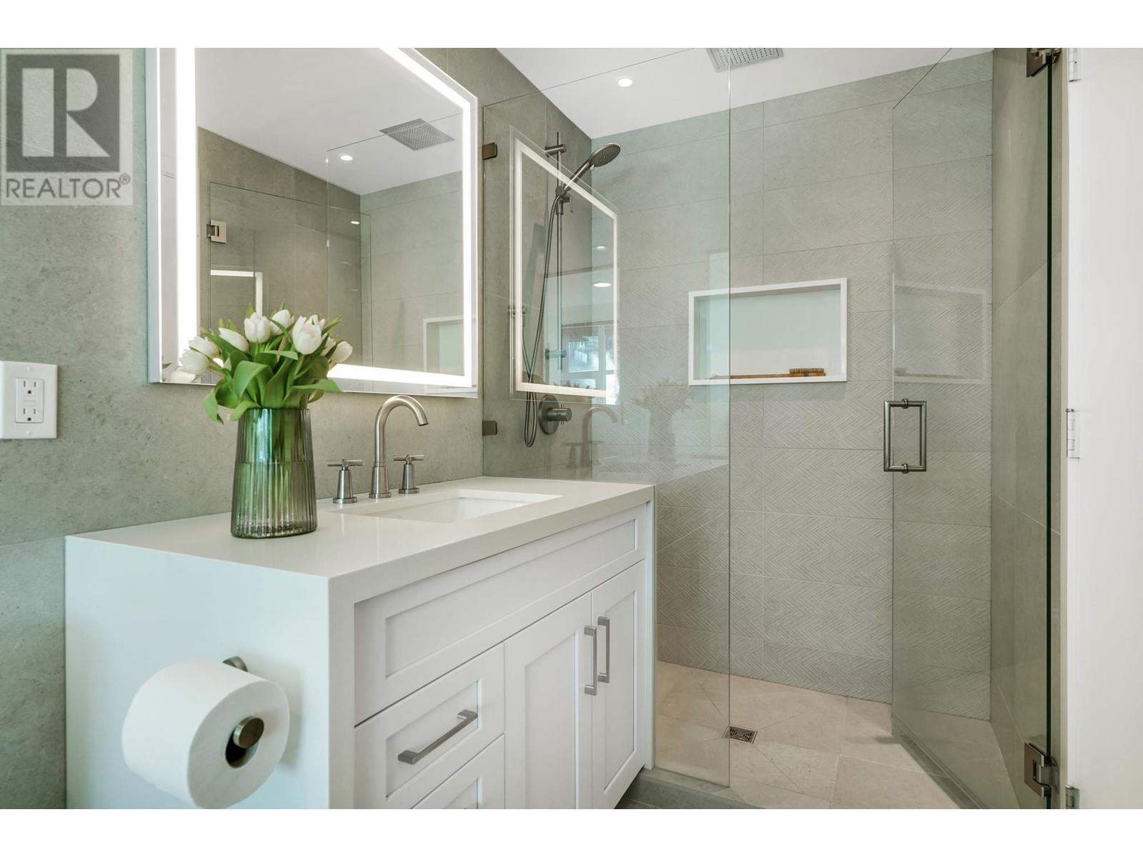 Th1 168 E Esplanade Avenue, North Vancouver, British Columbia  V7L 4X8 - Photo 24 - R2979746