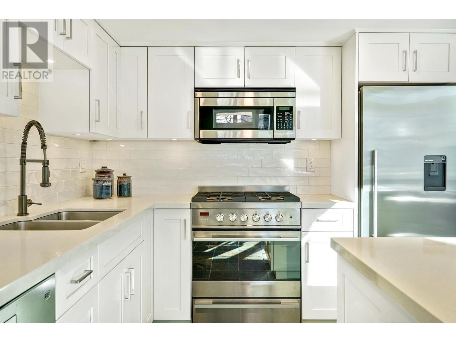 Th1 168 E Esplanade Avenue, North Vancouver, British Columbia  V7L 4X8 - Photo 9 - R2979746