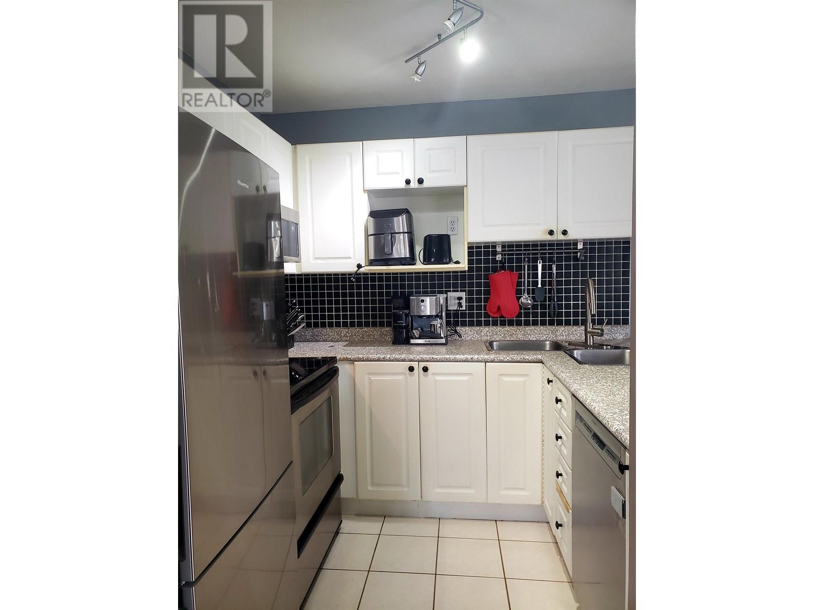 213 2375 Shaughnessy Street, Port Coquitlam, British Columbia  V3C 3E4 - Photo 2 - R2979762