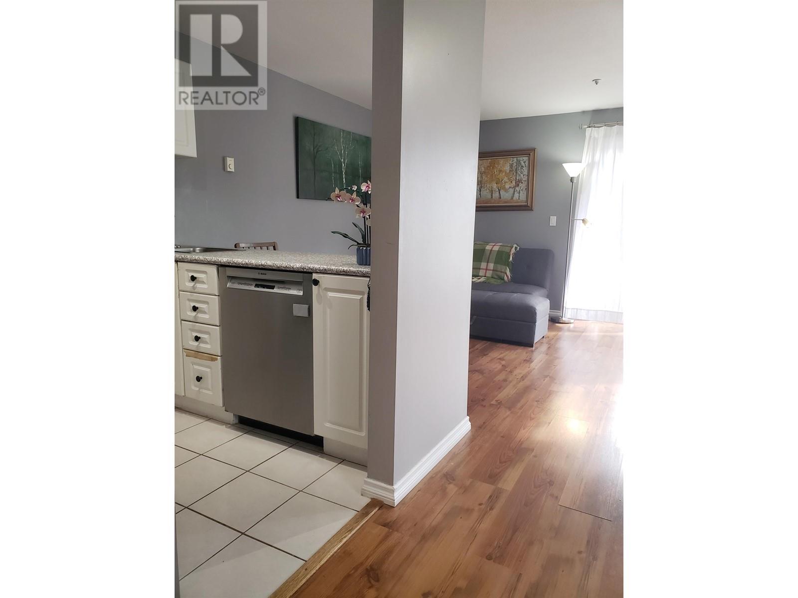 213 2375 Shaughnessy Street, Port Coquitlam, British Columbia  V3C 3E4 - Photo 4 - R2979762
