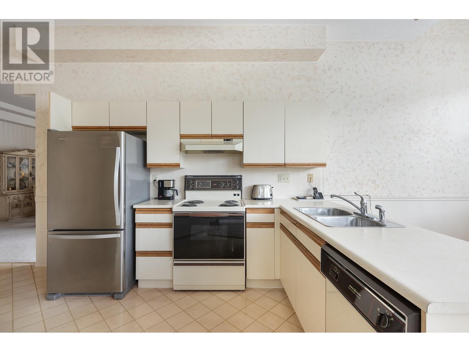 Listing Picture 10 of 30 : 201 7651 ABERCROMBIE DRIVE, Richmond / 烈治文 - 魯藝地產 Yvonne Lu Group - MLS Medallion Club Member