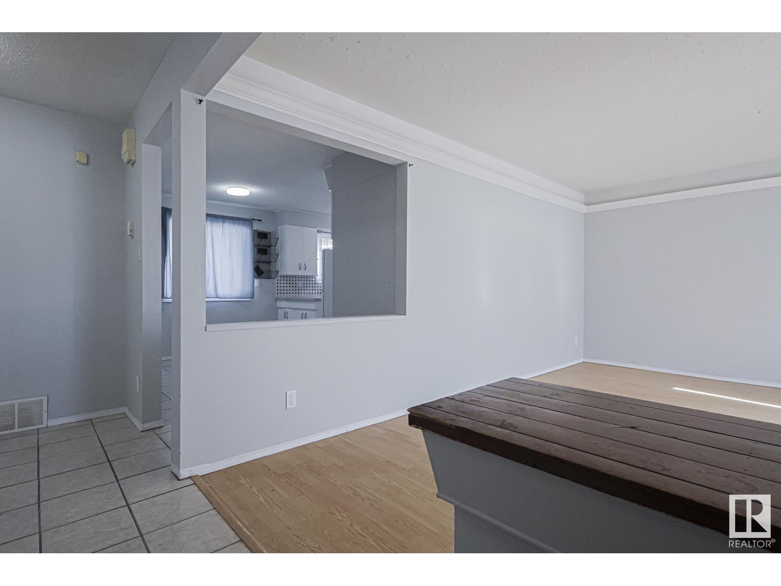 Property at 12001 37 ST NW image 4