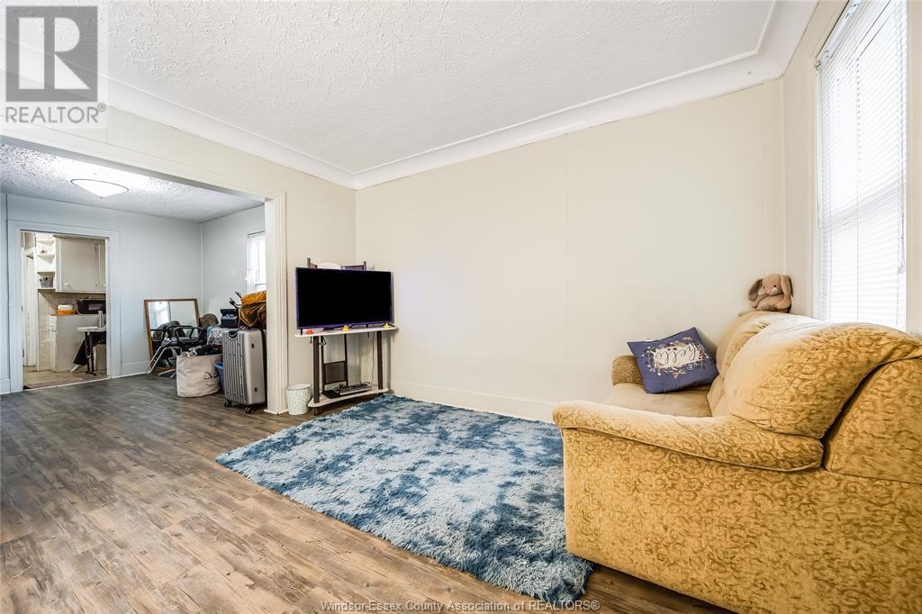 Property at 884 CURRY AVENUE image 3