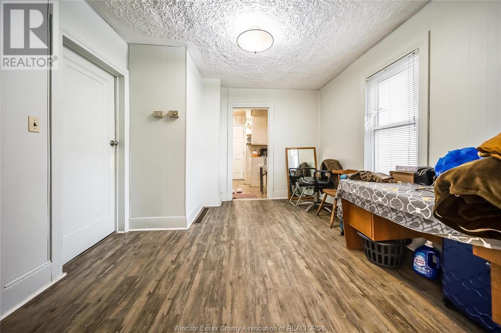 Property at 884 CURRY AVENUE image 4