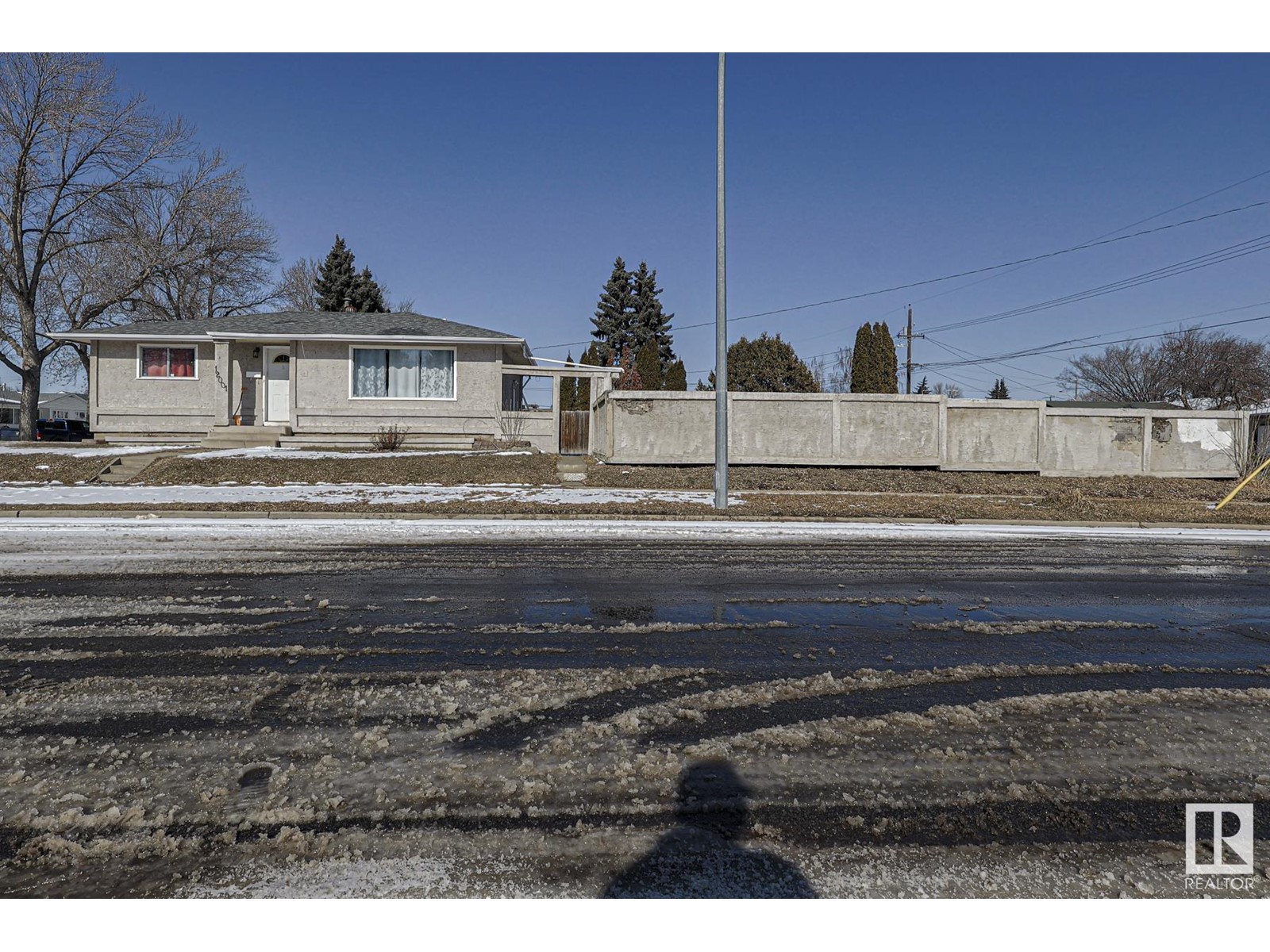 Property at 12001 37 ST NW image 2