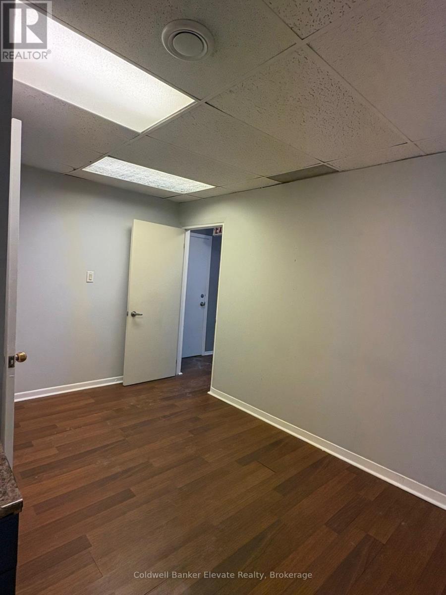 B - 90 Main Street S, Halton Hills, Ontario  L7G 3E4 - Photo 10 - W12026822