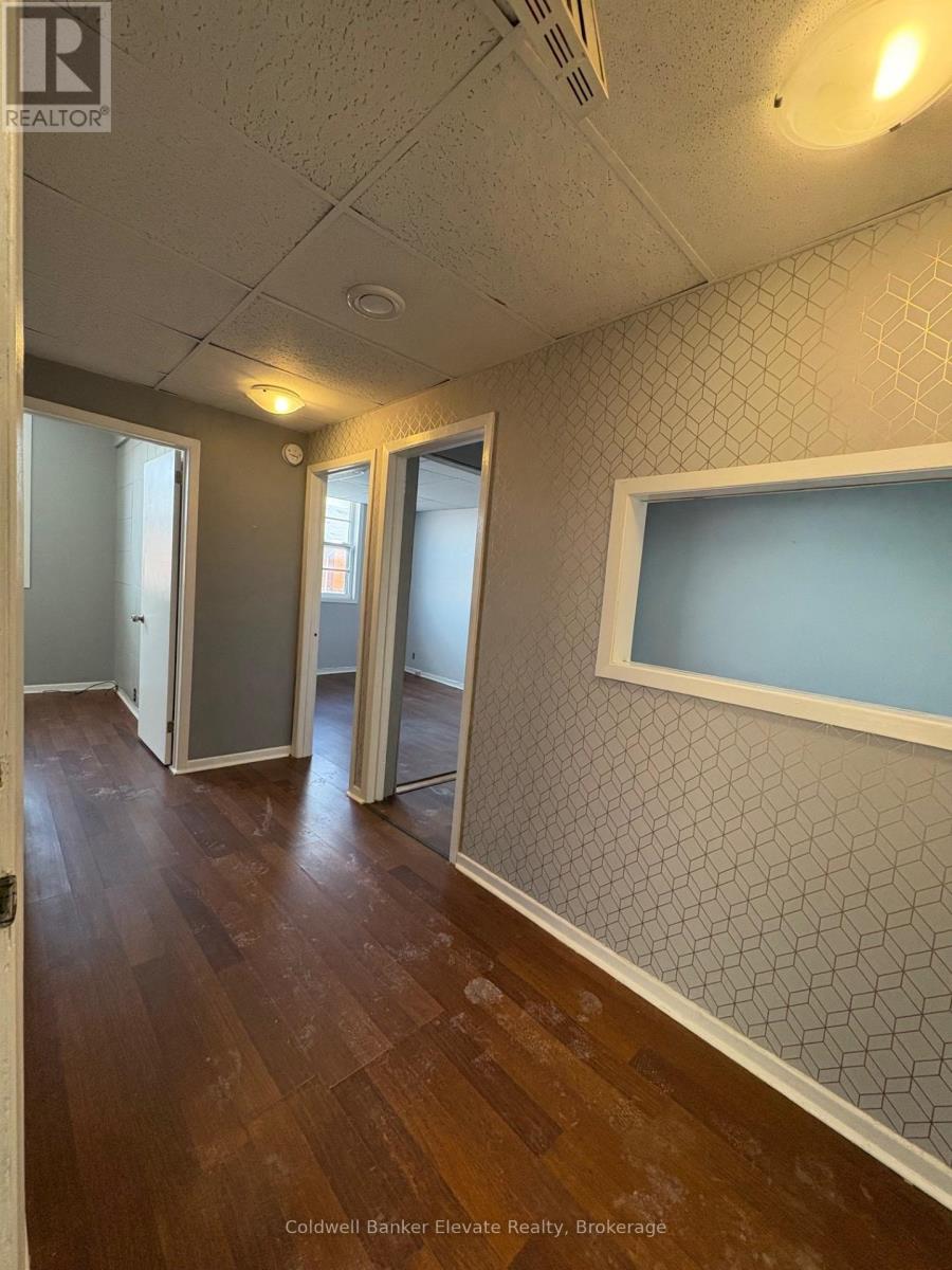 B - 90 Main Street S, Halton Hills, Ontario  L7G 3E4 - Photo 2 - W12026822