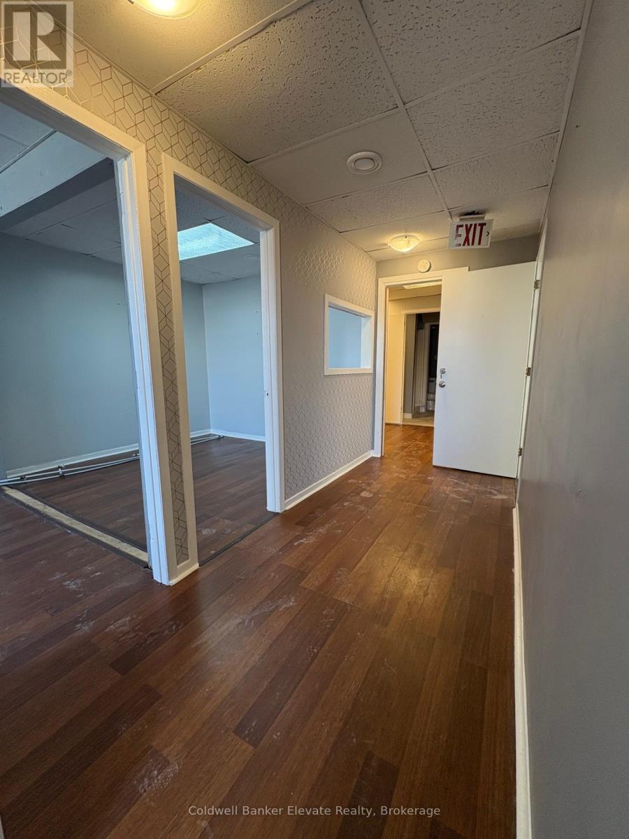 B - 90 Main Street S, Halton Hills, Ontario  L7G 3E4 - Photo 6 - W12026822