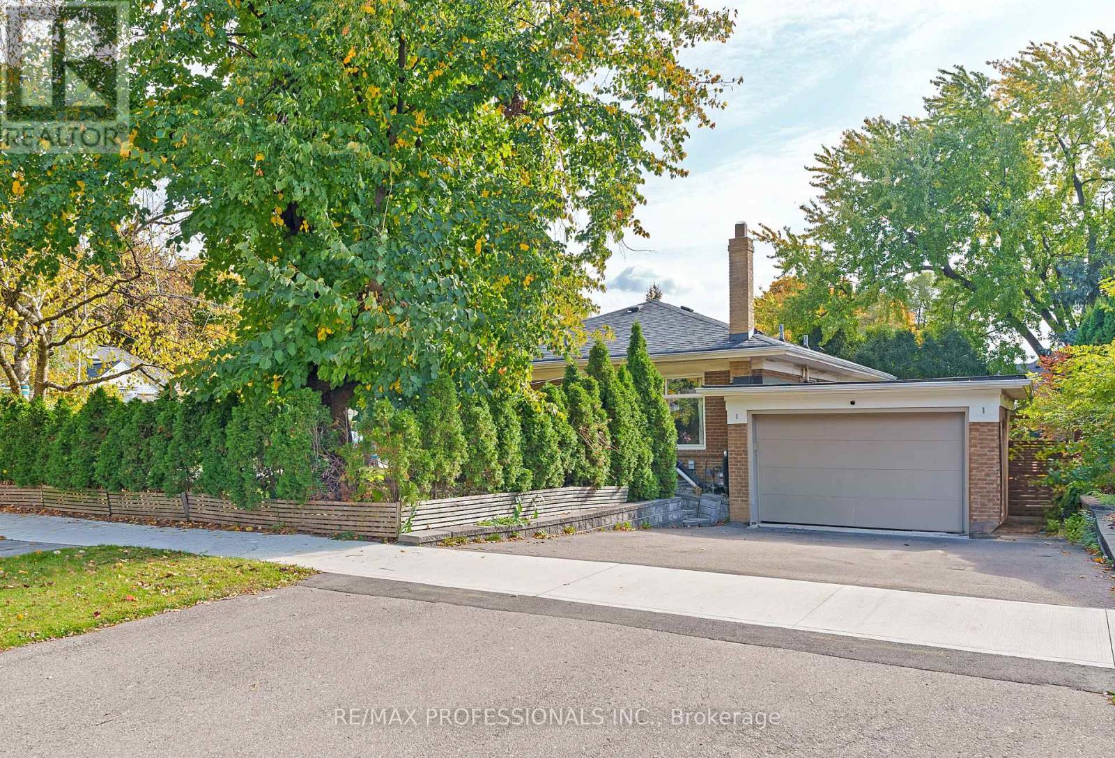 32 Birchcroft Road, Toronto, Ontario  M9A 2L4 - Photo 45 - W12029091