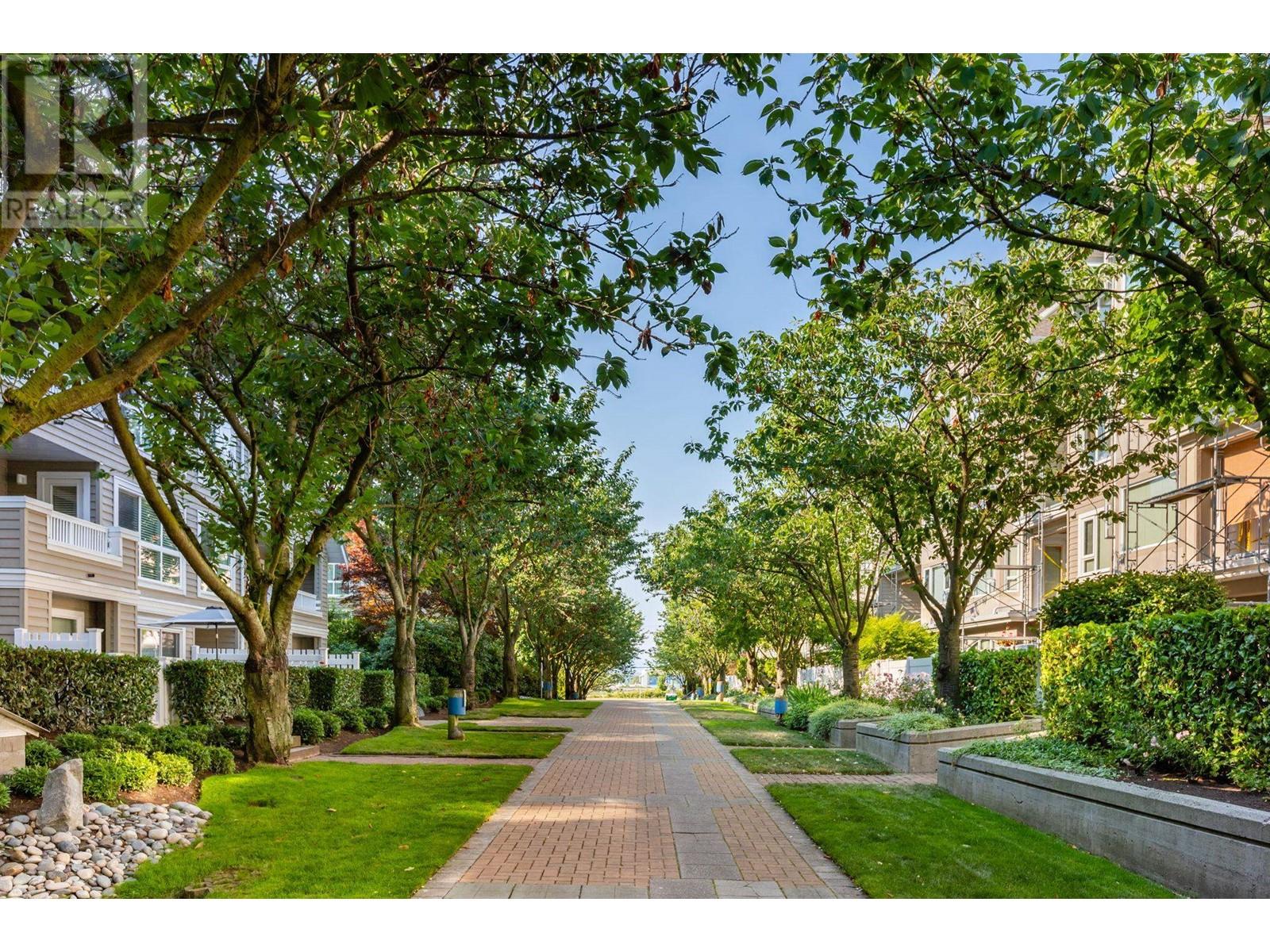 Listing Picture 24 of 26 : 403 5888 DOVER CRESCENT, Richmond / 烈治文 - 魯藝地產 Yvonne Lu Group - MLS Medallion Club Member