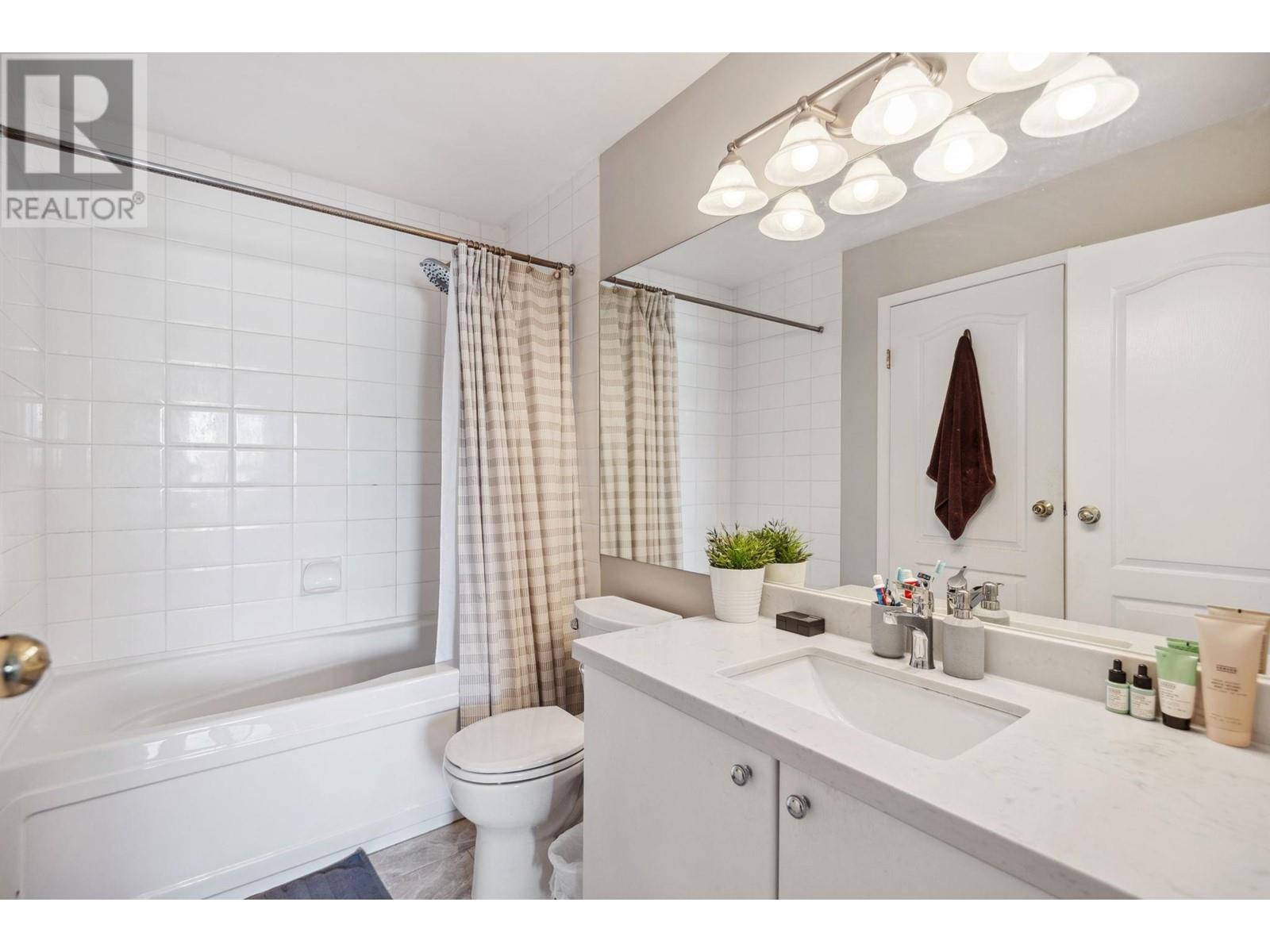 Listing Picture 15 of 26 : 403 5888 DOVER CRESCENT, Richmond / 烈治文 - 魯藝地產 Yvonne Lu Group - MLS Medallion Club Member