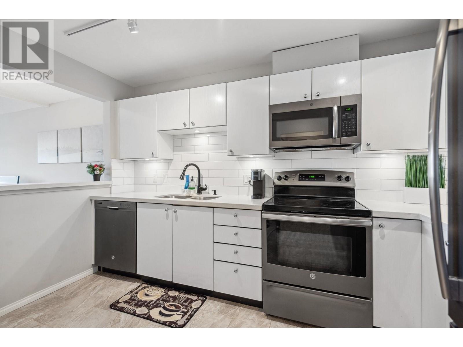 Listing Picture 9 of 26 : 403 5888 DOVER CRESCENT, Richmond / 烈治文 - 魯藝地產 Yvonne Lu Group - MLS Medallion Club Member