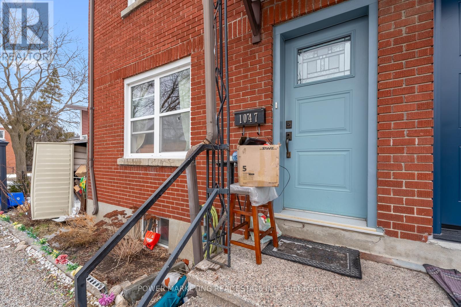 Property at 1047 HOLLINGTON STREET image 2