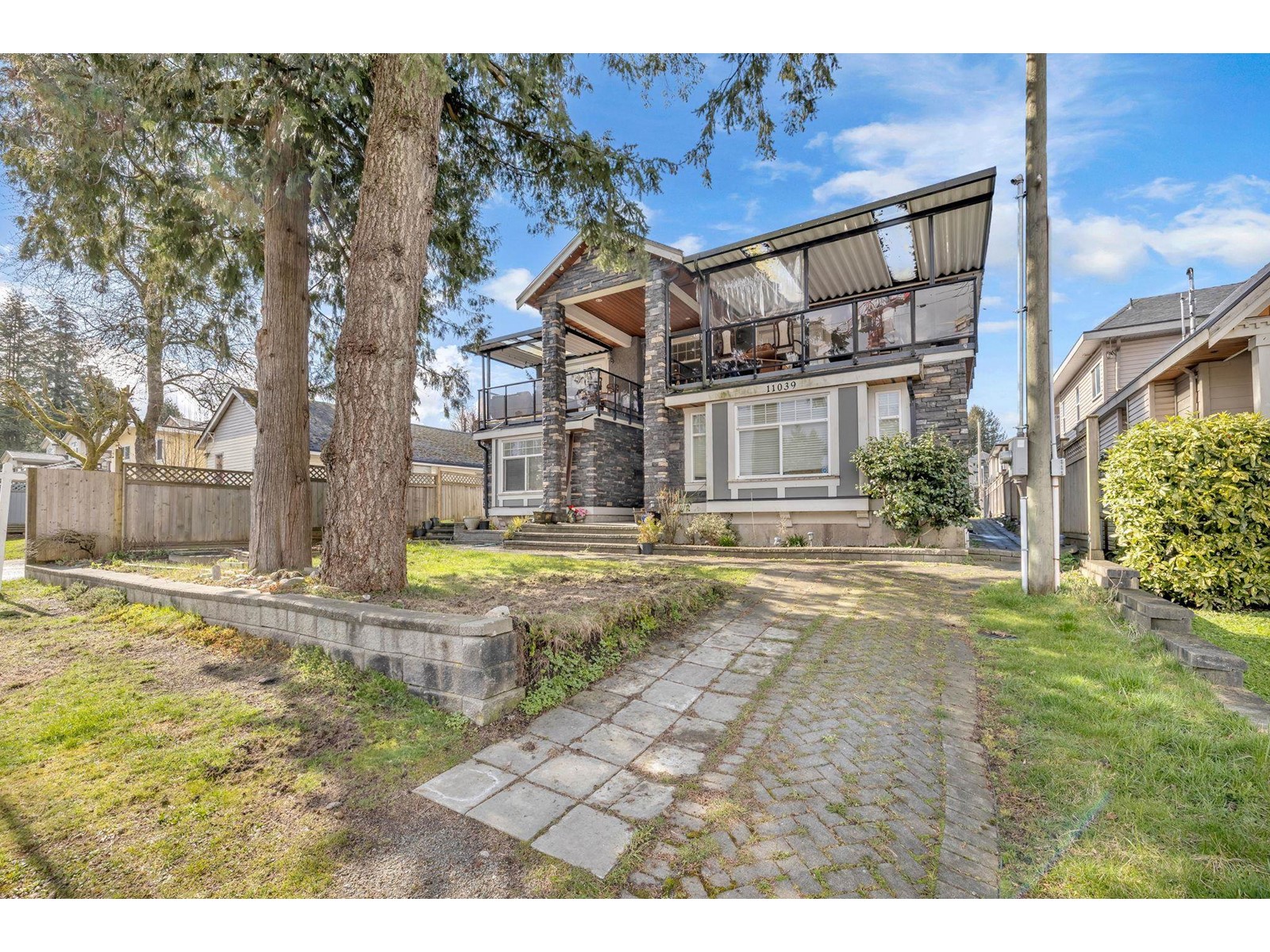 Property at 11039 132 STREET image 2