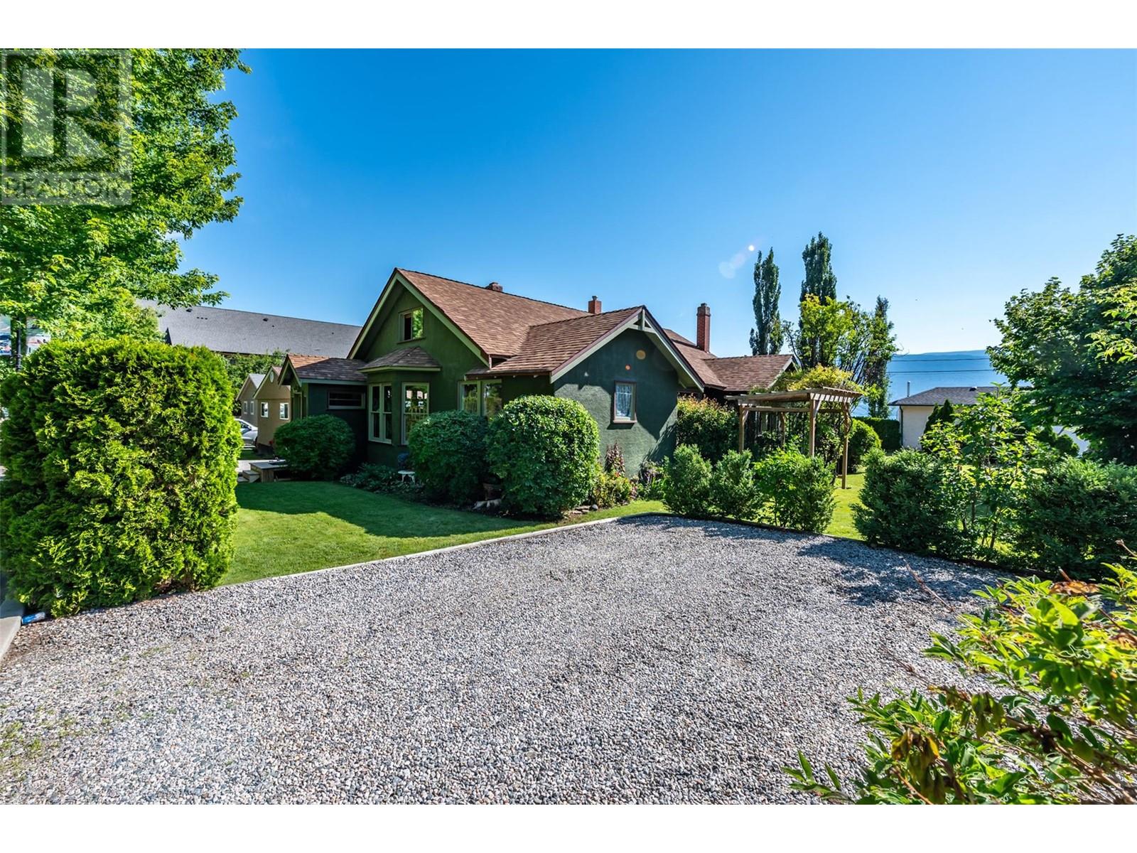 Property at 12609 Lakeshore Drive S image 3
