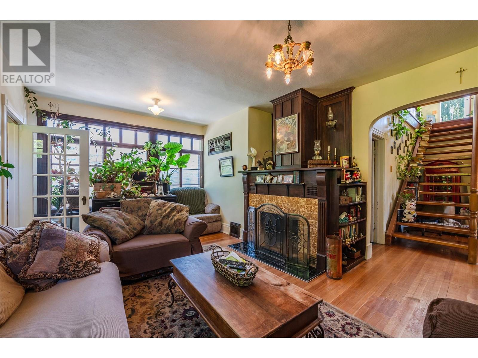 Property at 12609 Lakeshore Drive S image 4