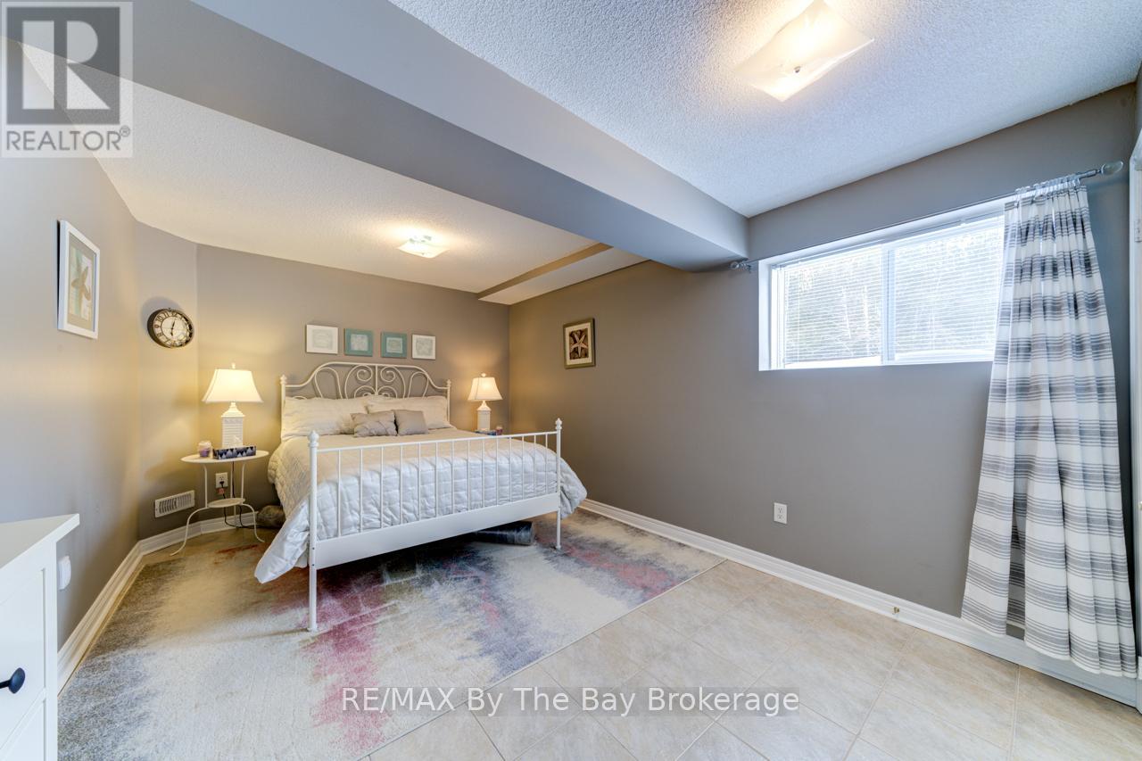 2 Princess Point Drive, Wasaga Beach, Ontario  L9Z 3C3 - Photo 37 - S11986079