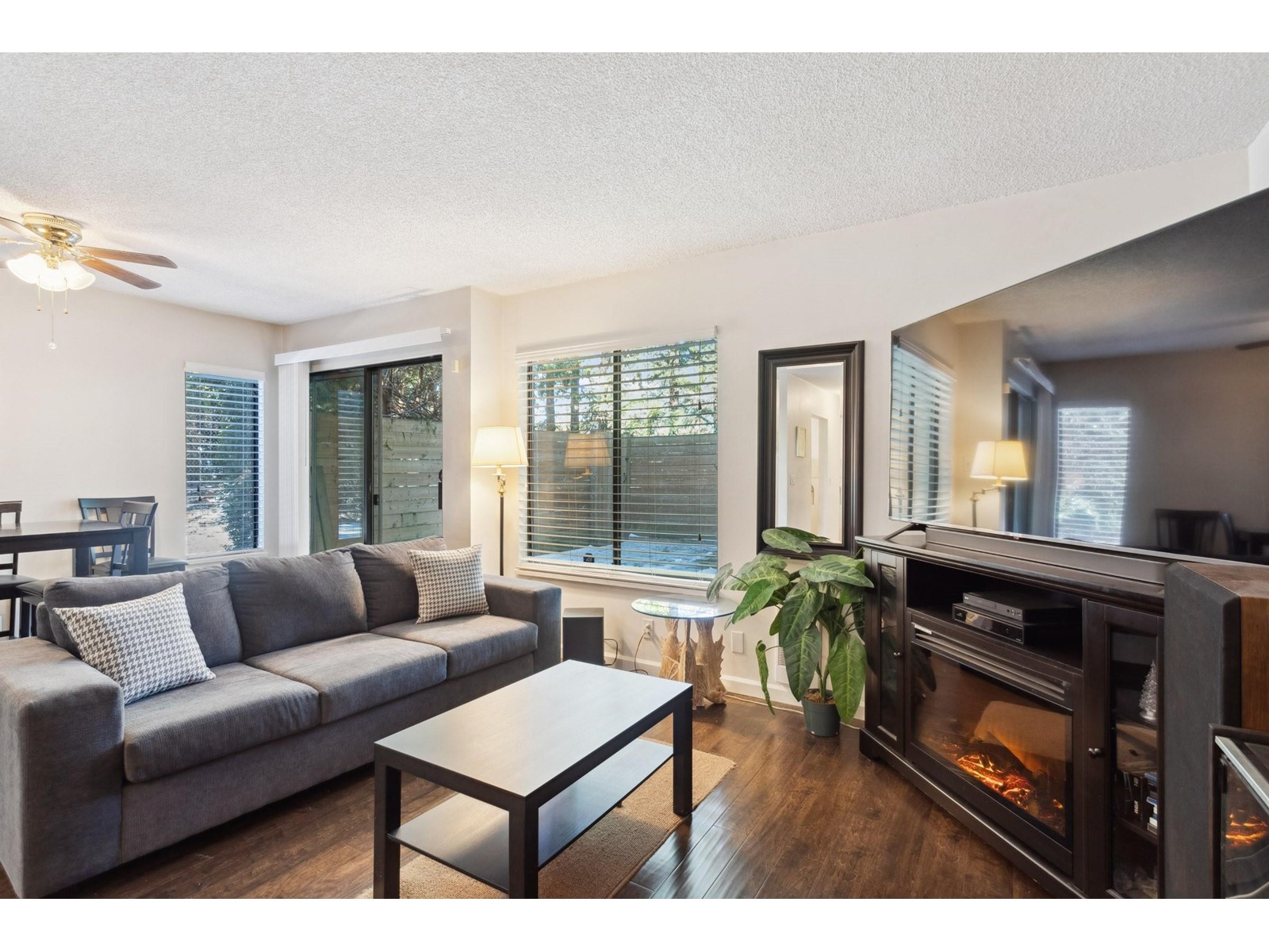 200 10620 150 Street, Surrey, British Columbia  V3R 7R9 - Photo 3 - R2966218