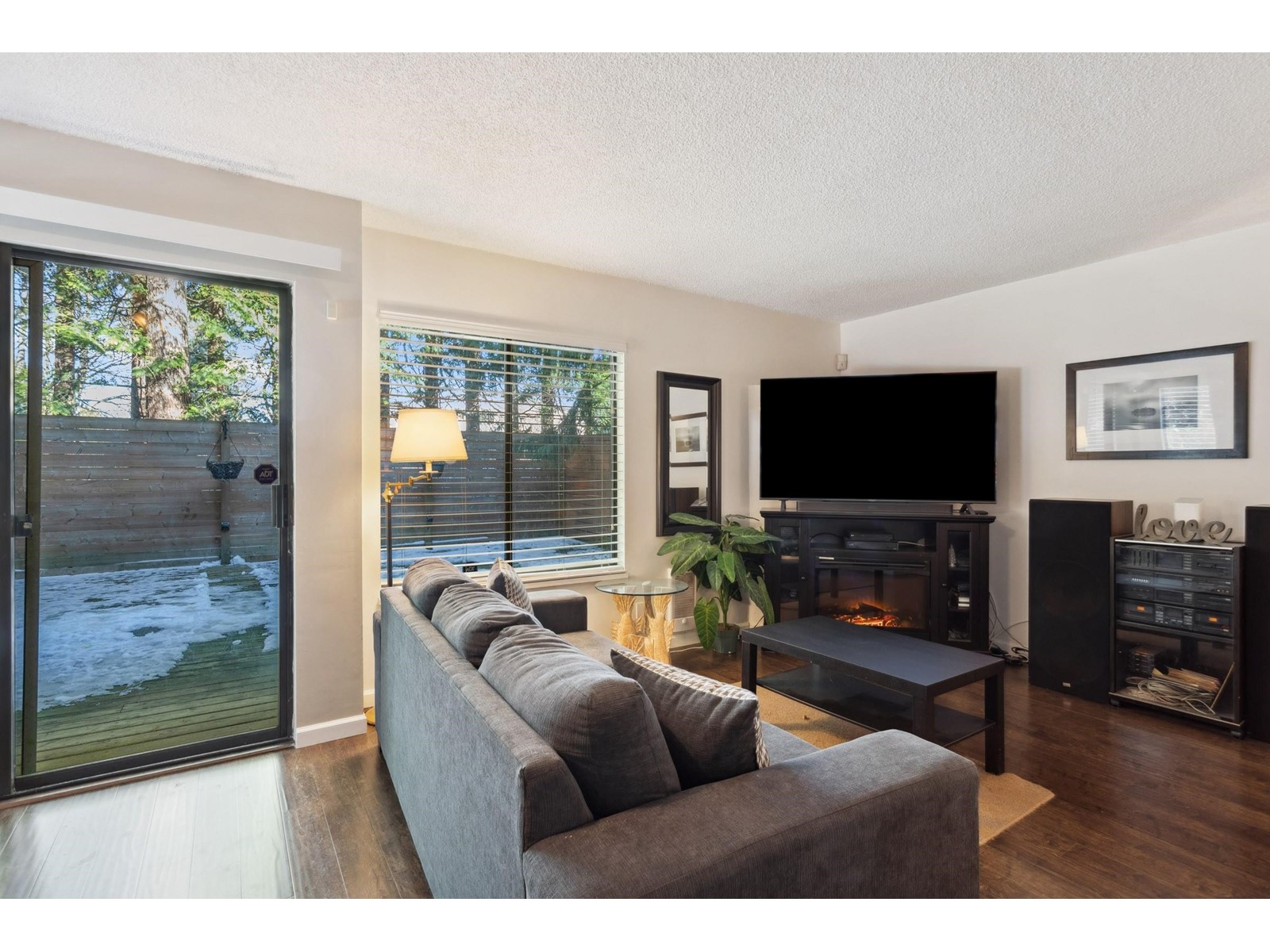 200 10620 150 Street, Surrey, British Columbia  V3R 7R9 - Photo 2 - R2966218