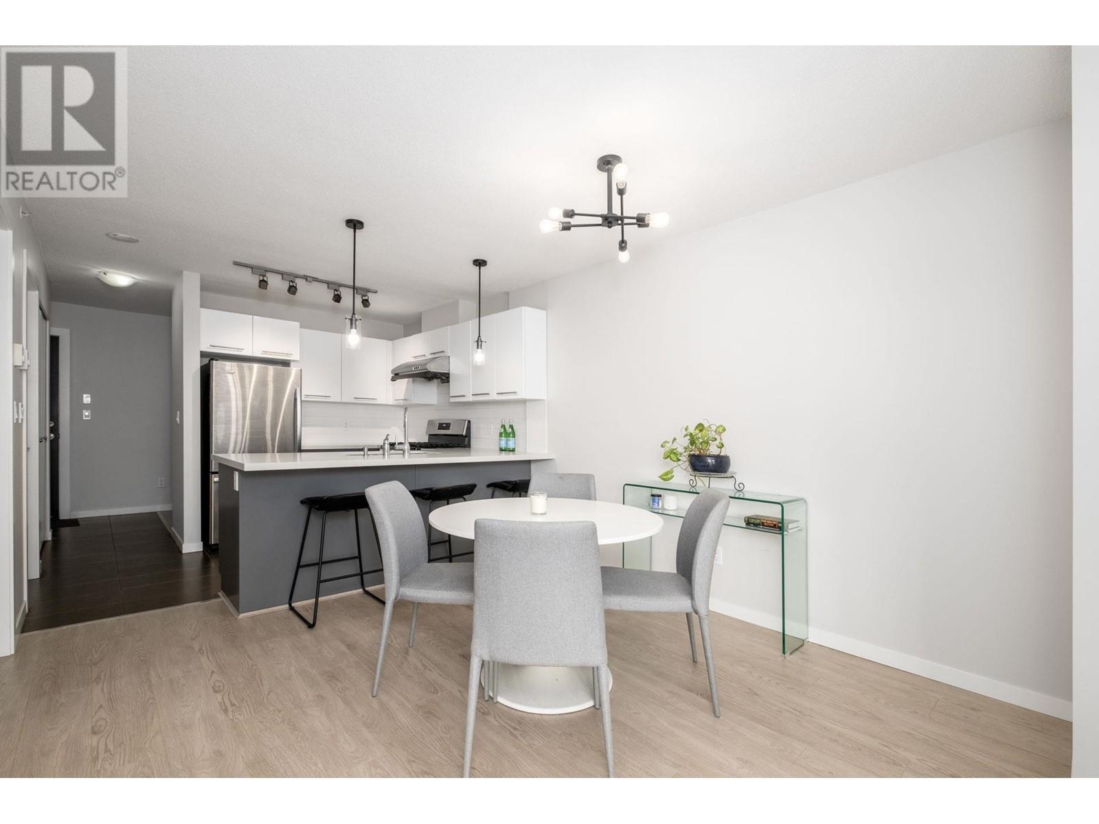 Listing Picture 6 of 16 : 1906 2133 DOUGLAS ROAD, Burnaby / 本拿比 - 魯藝地產 Yvonne Lu Group - MLS Medallion Club Member