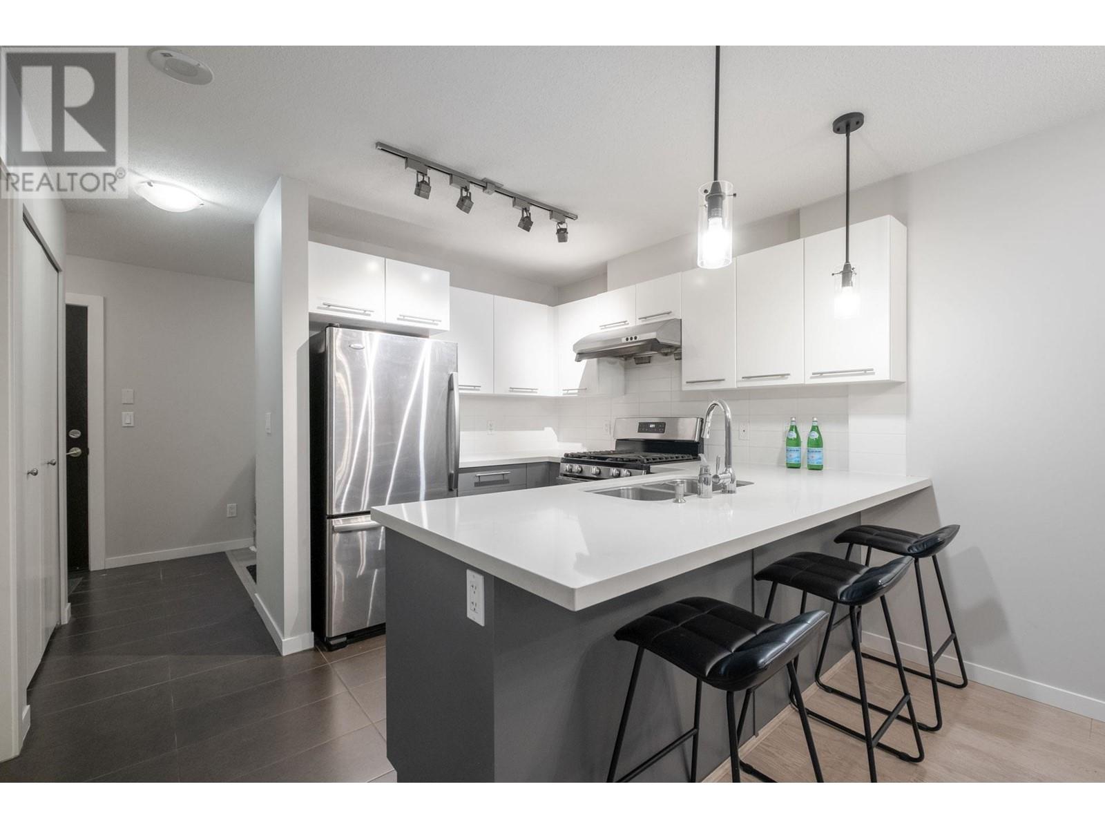 Listing Picture 7 of 16 : 1906 2133 DOUGLAS ROAD, Burnaby / 本拿比 - 魯藝地產 Yvonne Lu Group - MLS Medallion Club Member