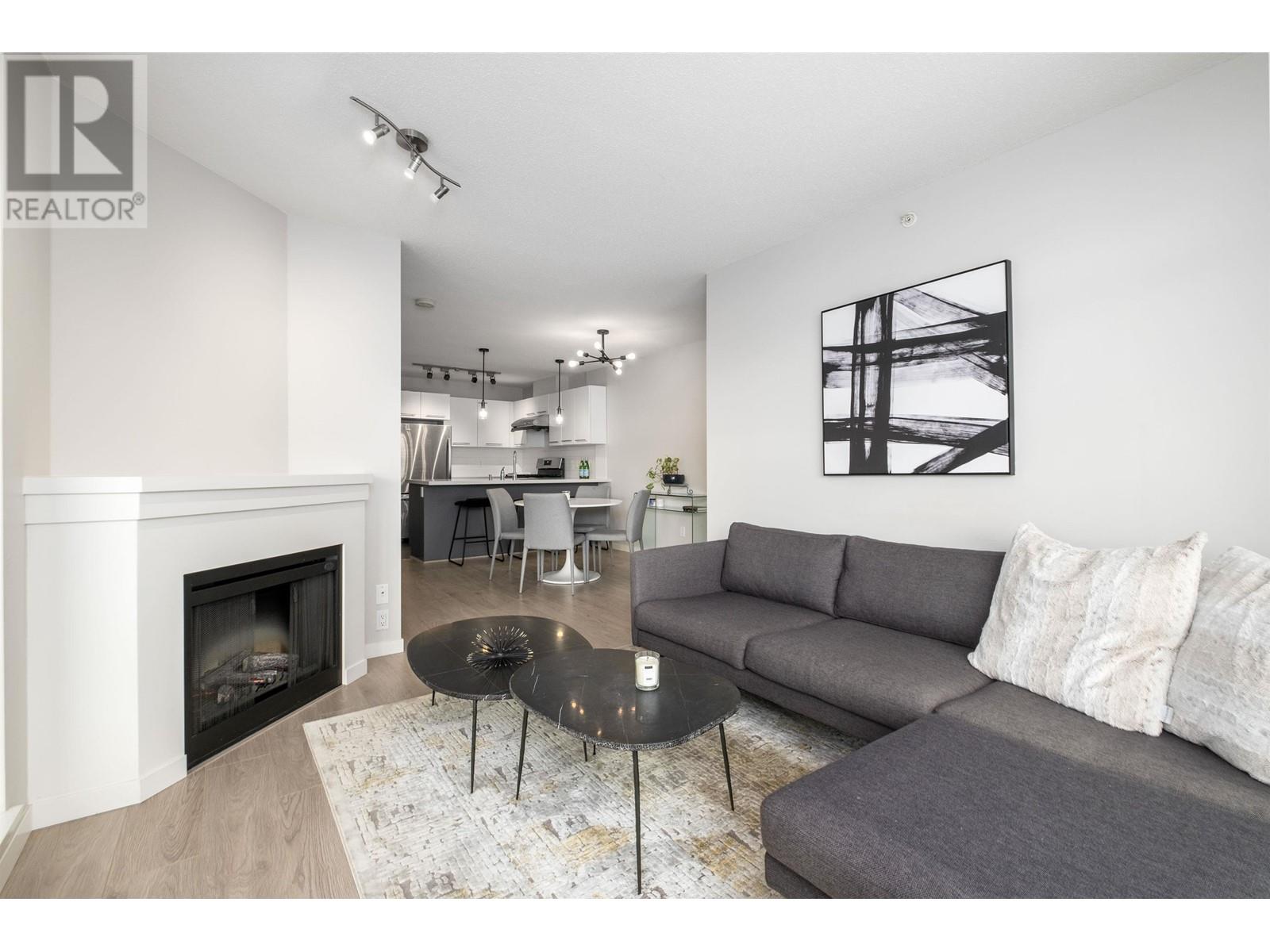 Listing Picture 4 of 16 : 1906 2133 DOUGLAS ROAD, Burnaby / 本拿比 - 魯藝地產 Yvonne Lu Group - MLS Medallion Club Member