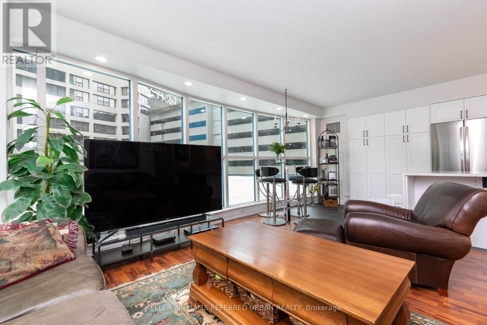 302 - 77 Harbour Square, Toronto, Ontario  M5J 2S2 - Photo 11 - C12029232