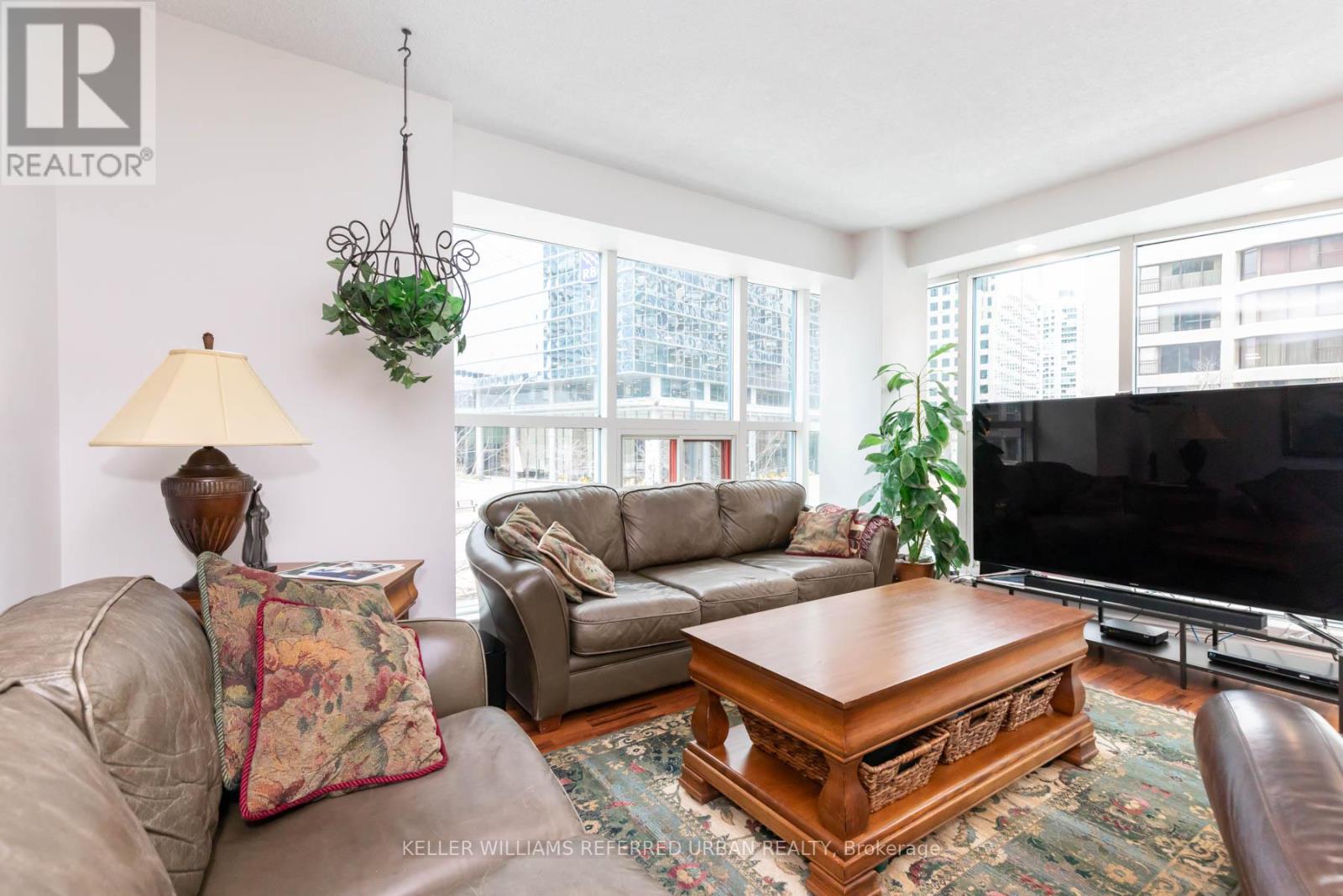 302 - 77 Harbour Square, Toronto, Ontario  M5J 2S2 - Photo 12 - C12029232