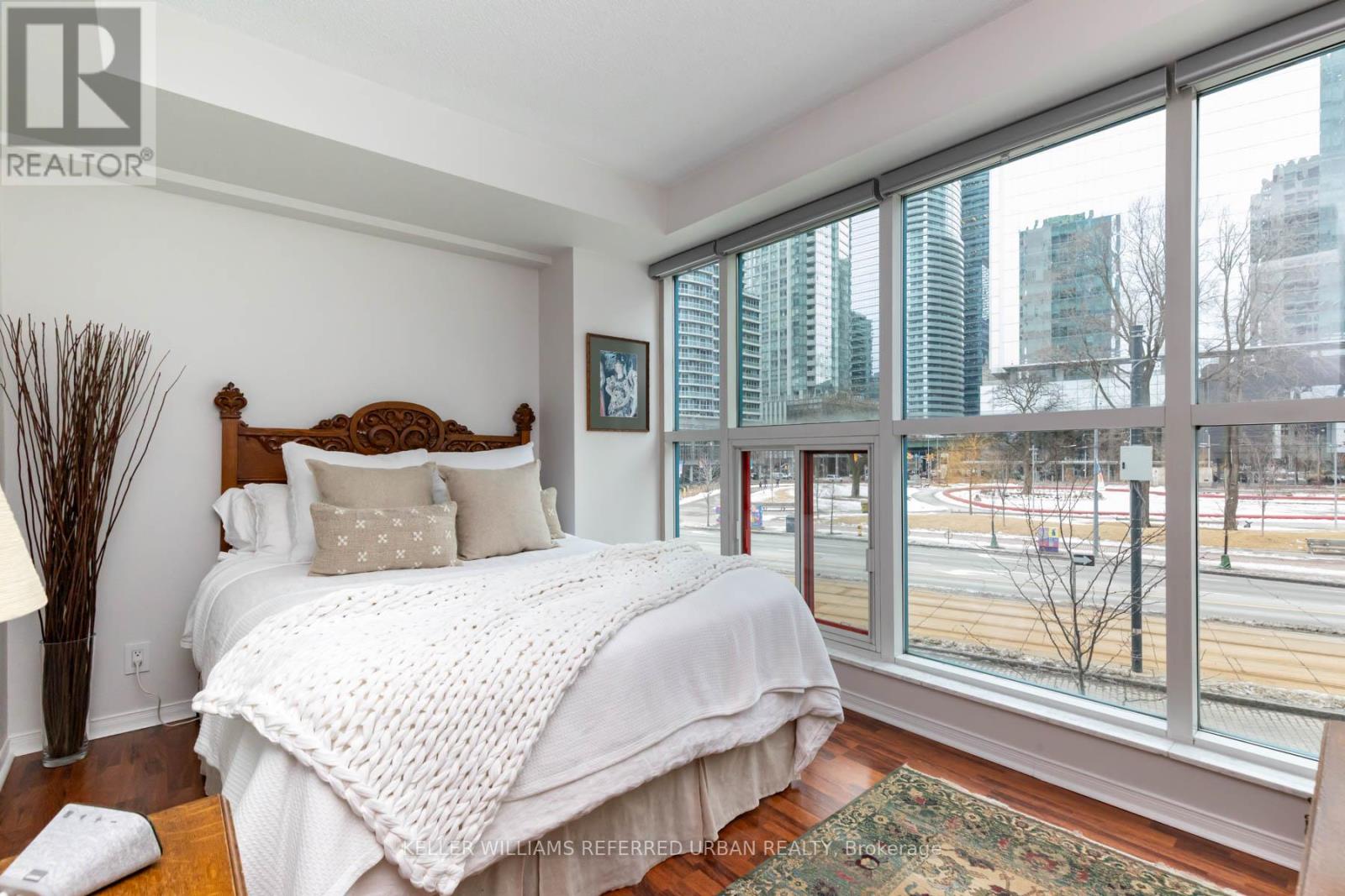 302 - 77 Harbour Square, Toronto, Ontario  M5J 2S2 - Photo 16 - C12029232