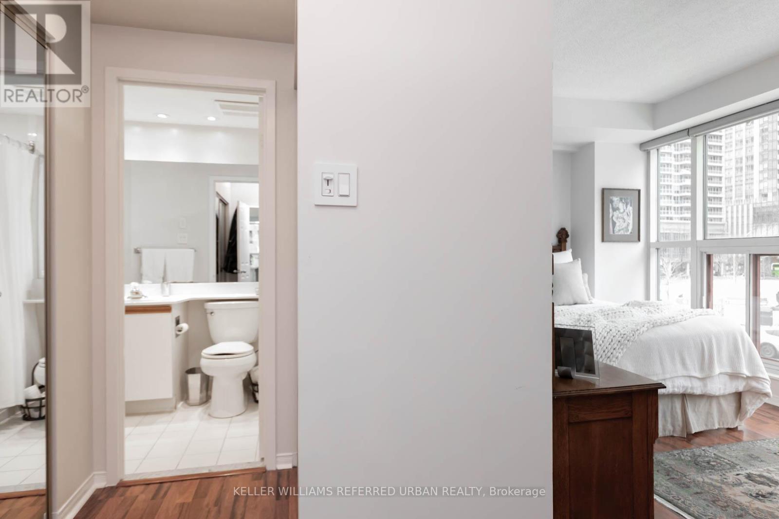 302 - 77 Harbour Square, Toronto, Ontario  M5J 2S2 - Photo 19 - C12029232
