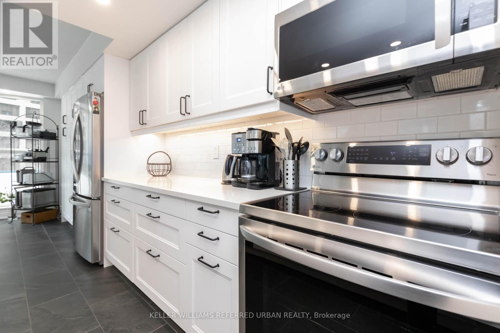 302 - 77 Harbour Square, Toronto, Ontario  M5J 2S2 - Photo 4 - C12029232