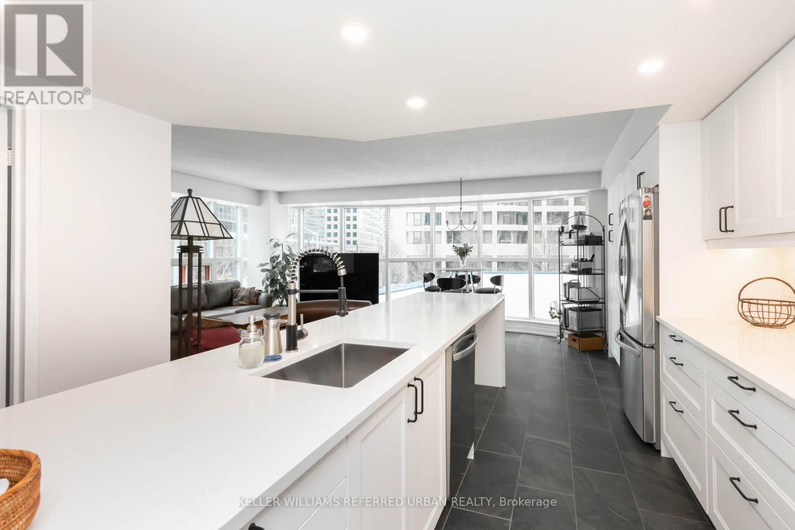 302 - 77 Harbour Square, Toronto, Ontario  M5J 2S2 - Photo 6 - C12029232
