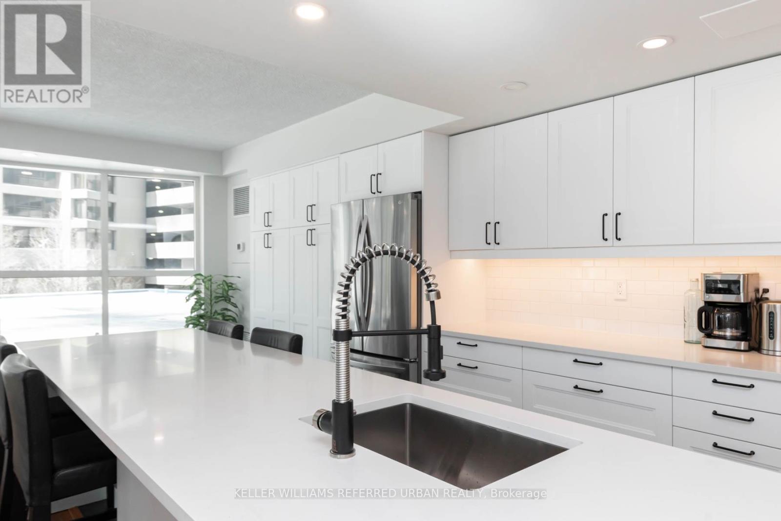302 - 77 Harbour Square, Toronto, Ontario  M5J 2S2 - Photo 7 - C12029232