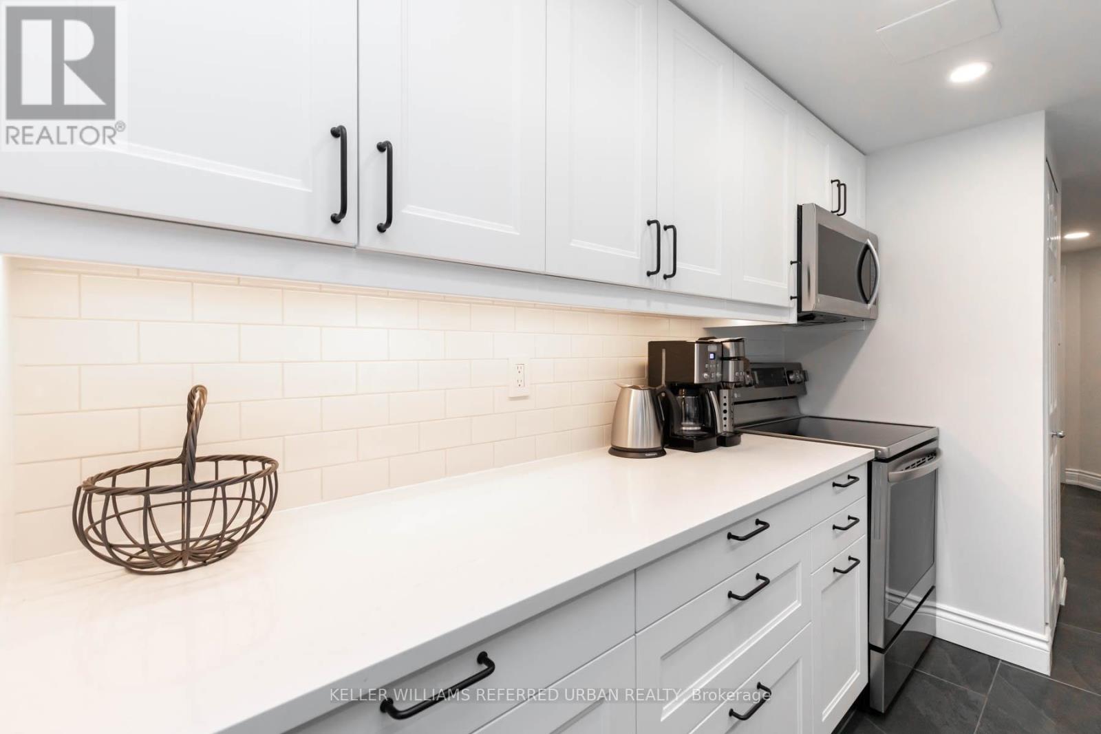 302 - 77 Harbour Square, Toronto, Ontario  M5J 2S2 - Photo 8 - C12029232