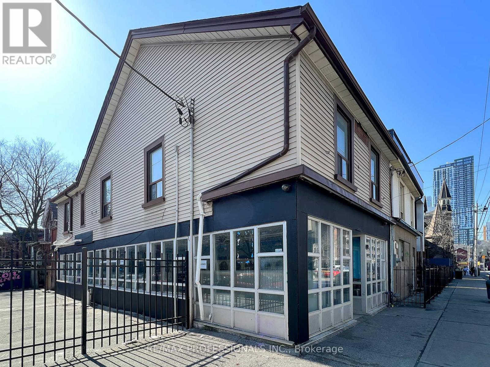 Main - 345 Dundas Street E, Toronto, Ontario  M5A 2A2 - Photo 4 - C12029275