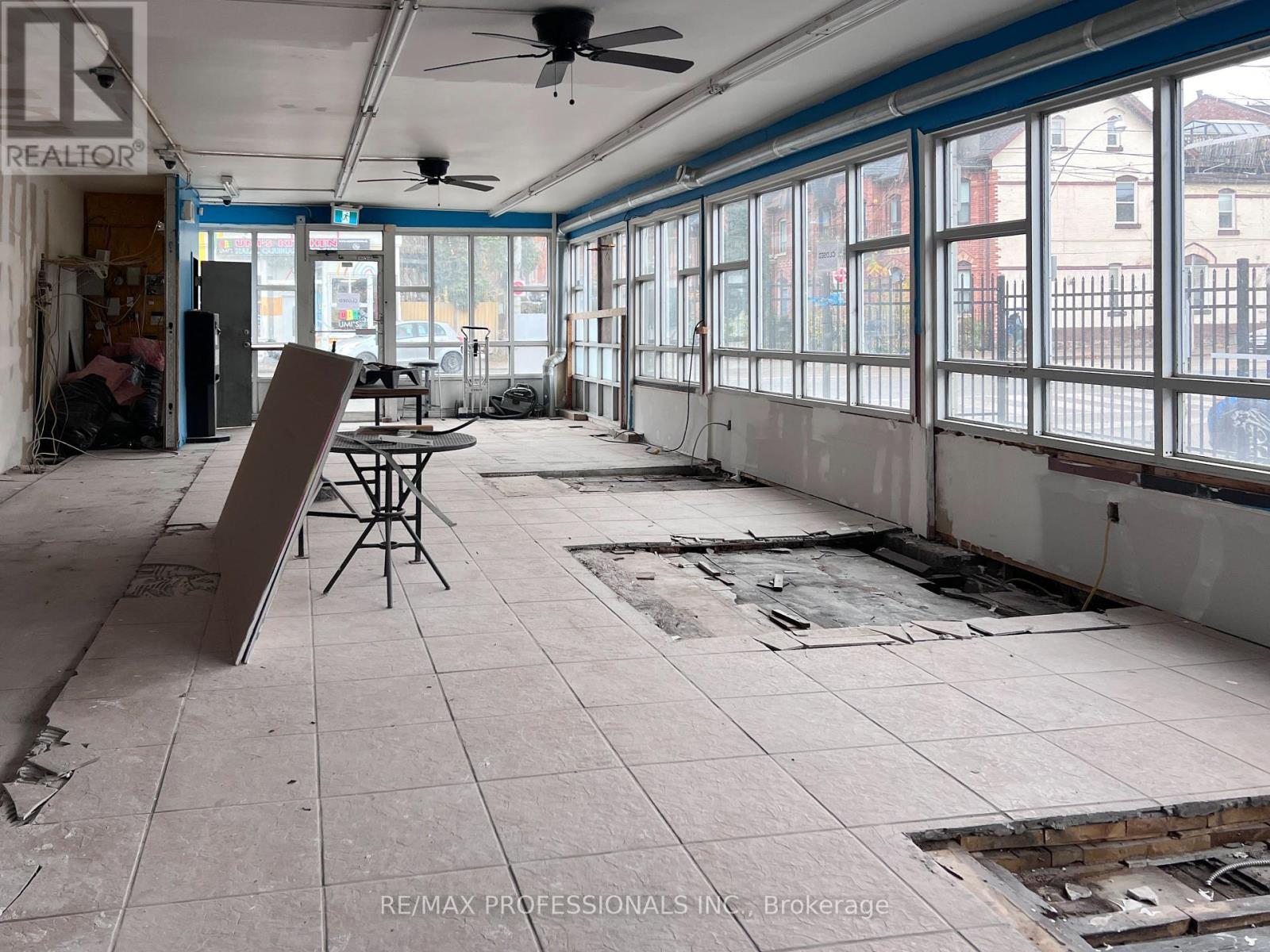 Main - 345 Dundas Street E, Toronto, Ontario  M5A 2A2 - Photo 8 - C12029275